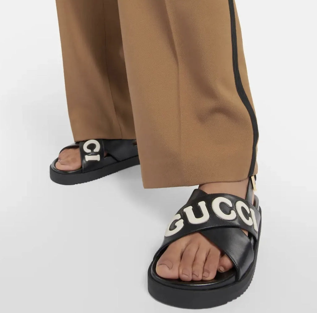GUCCI LOGO APPLIQUE CROSSOVER CALFSKIN LEATHER SLINGBACK SANDALS