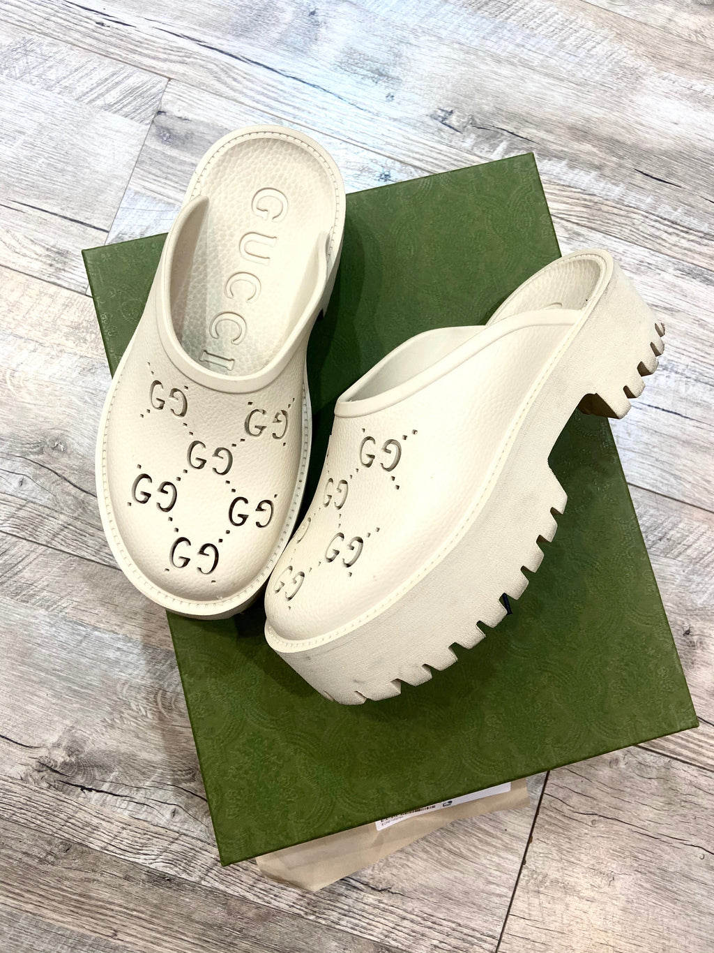 GUCCI LOGO PRINT RUBBER SLIP ON SLIDES