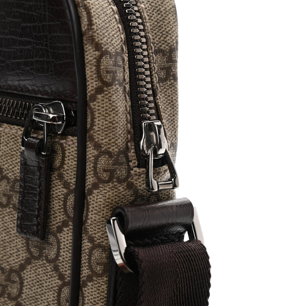 GUCCI GG SUPREME SMALL MESSENGER BAG