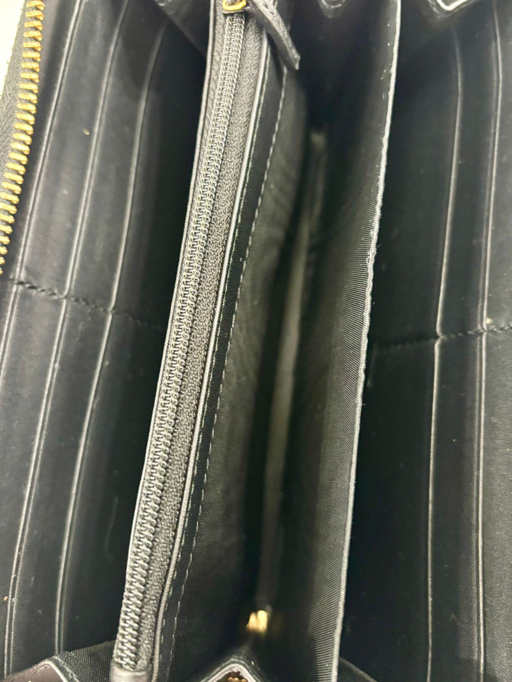 GUCCI GG SUPREME MONOGRAM BEES ZIP AROUND WALLET