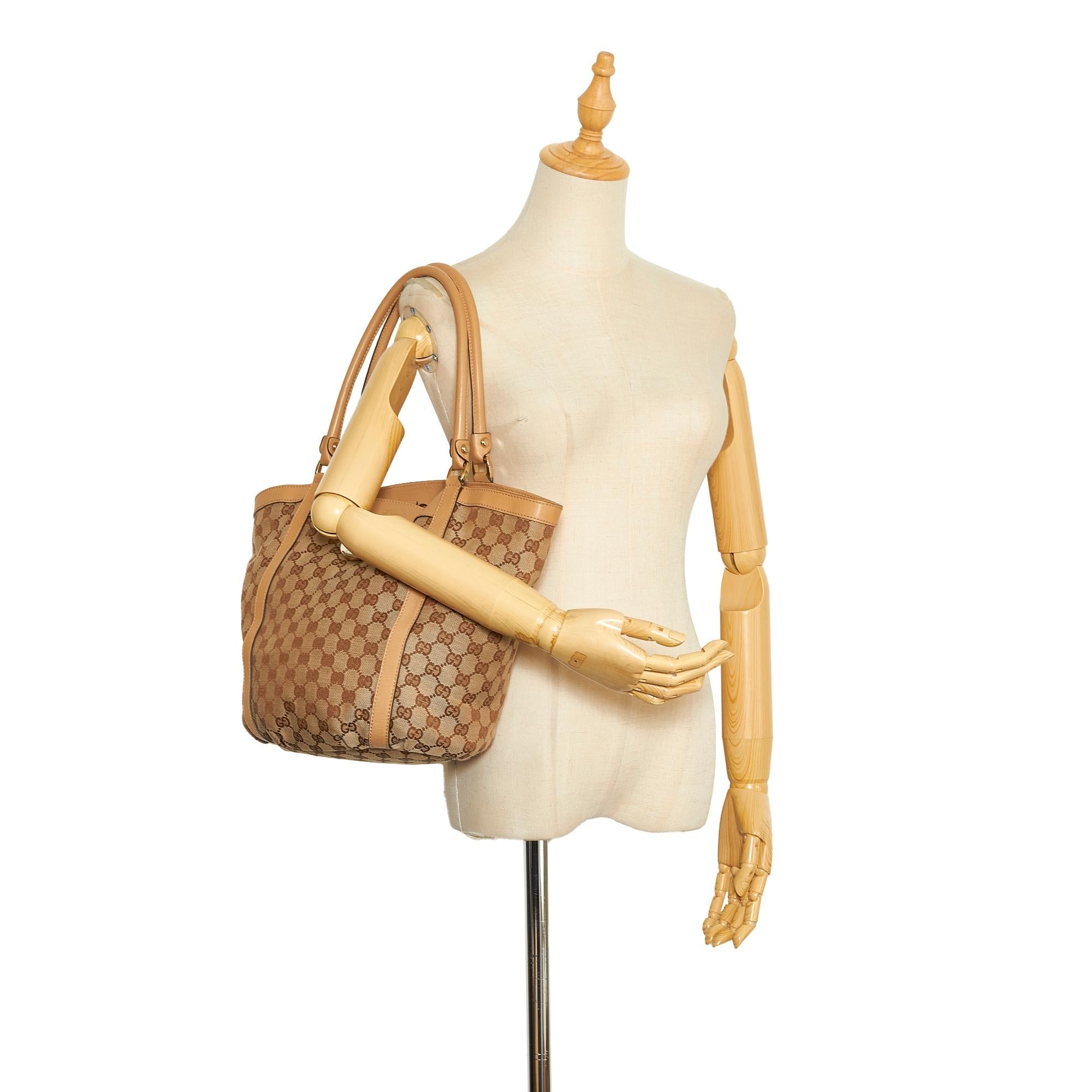 Gucci GG Canvas Abbey D-Ring Bucket Tote (SHG-zA5ukb)
