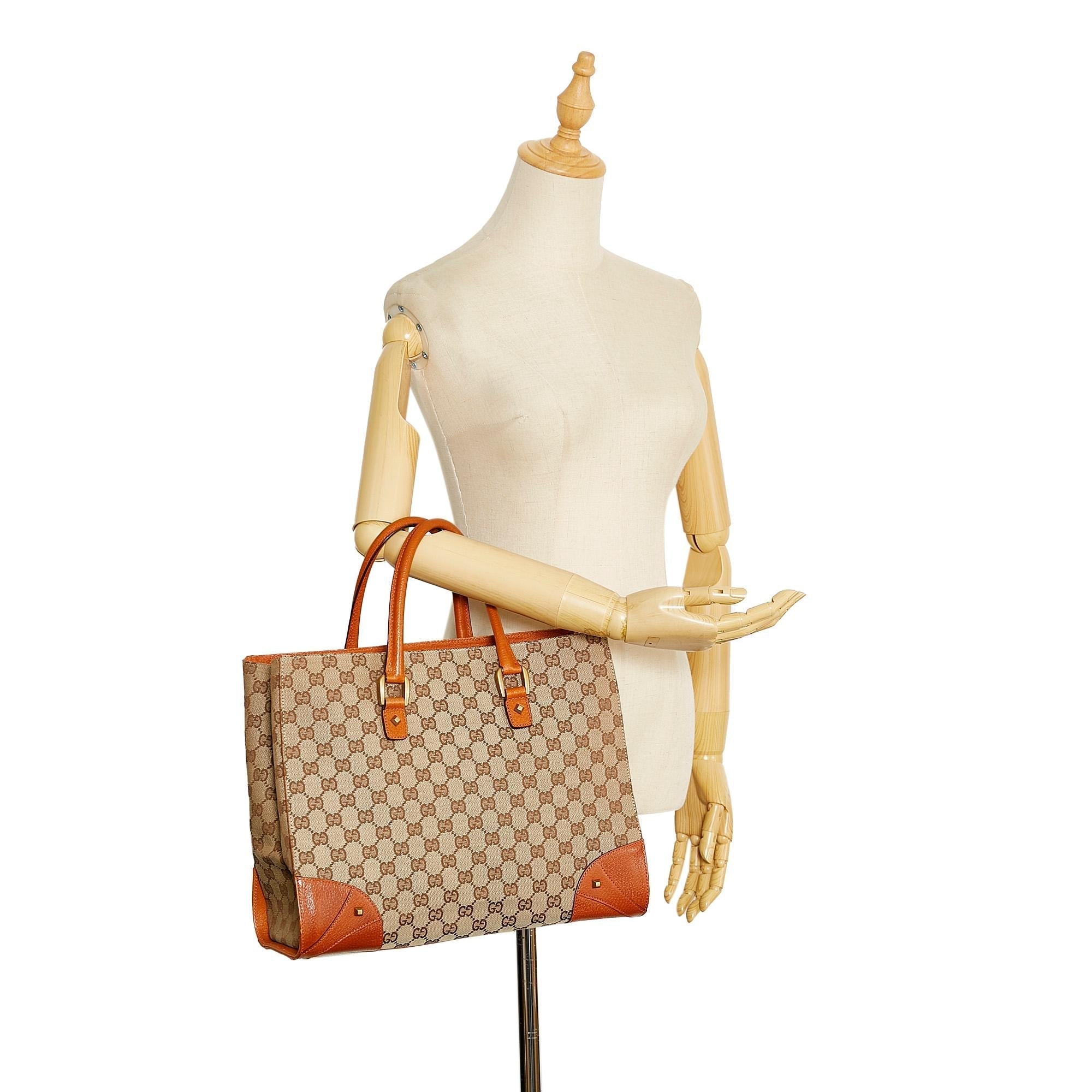 Gucci GG Canvas Nailhead Tote (SHG-ThiuAq)