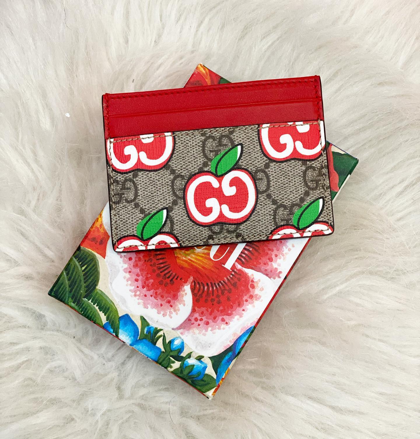 GUCCI GG Supreme Monogram Apple Cardholder