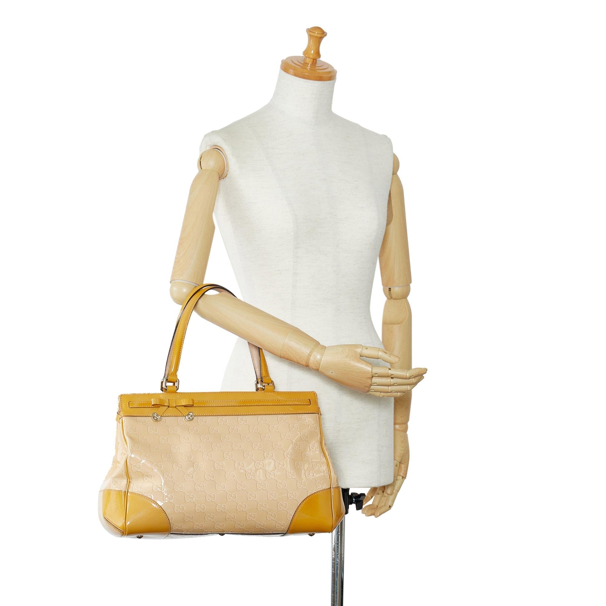Gucci Guccissima Patent Leather Mayfair Handbag (SHG-JsaISF)