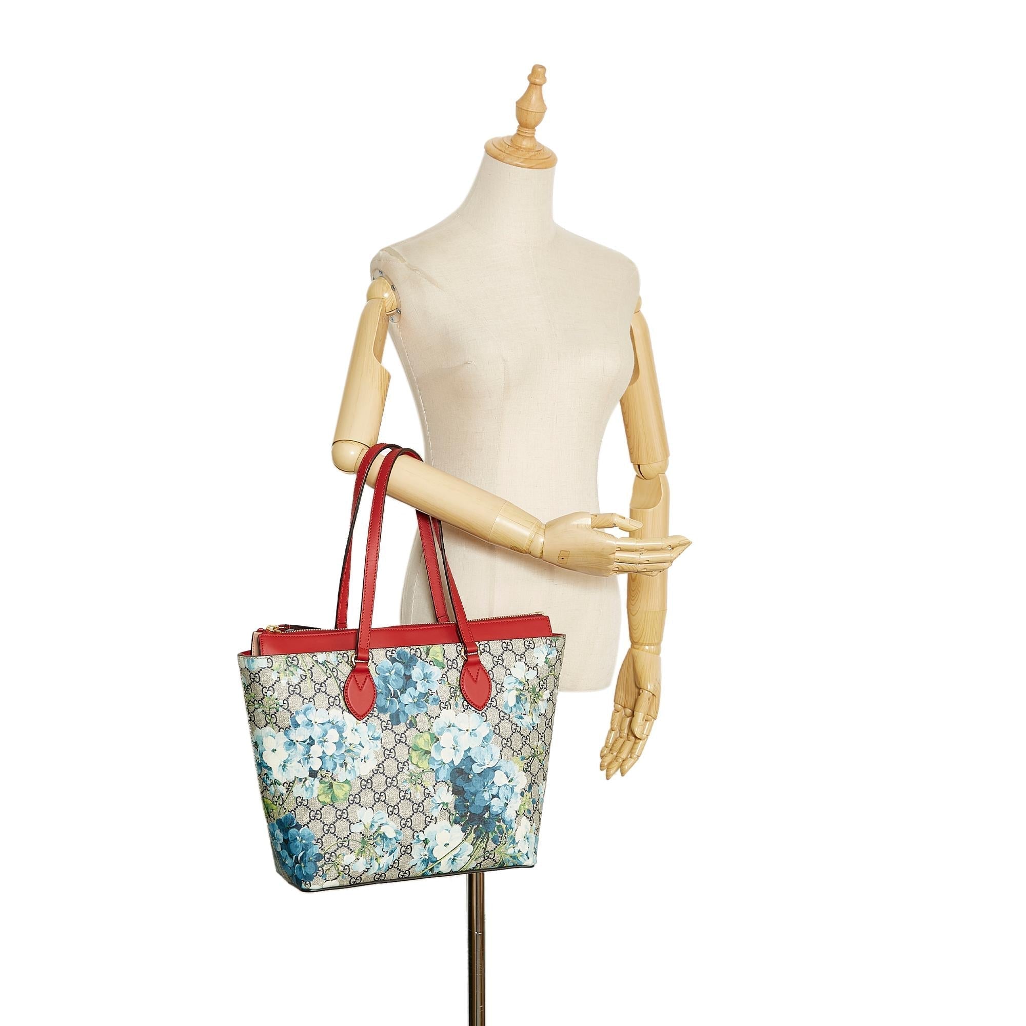 Gucci Medium GG Supreme Blooms Tote (SHG-708NRJ)