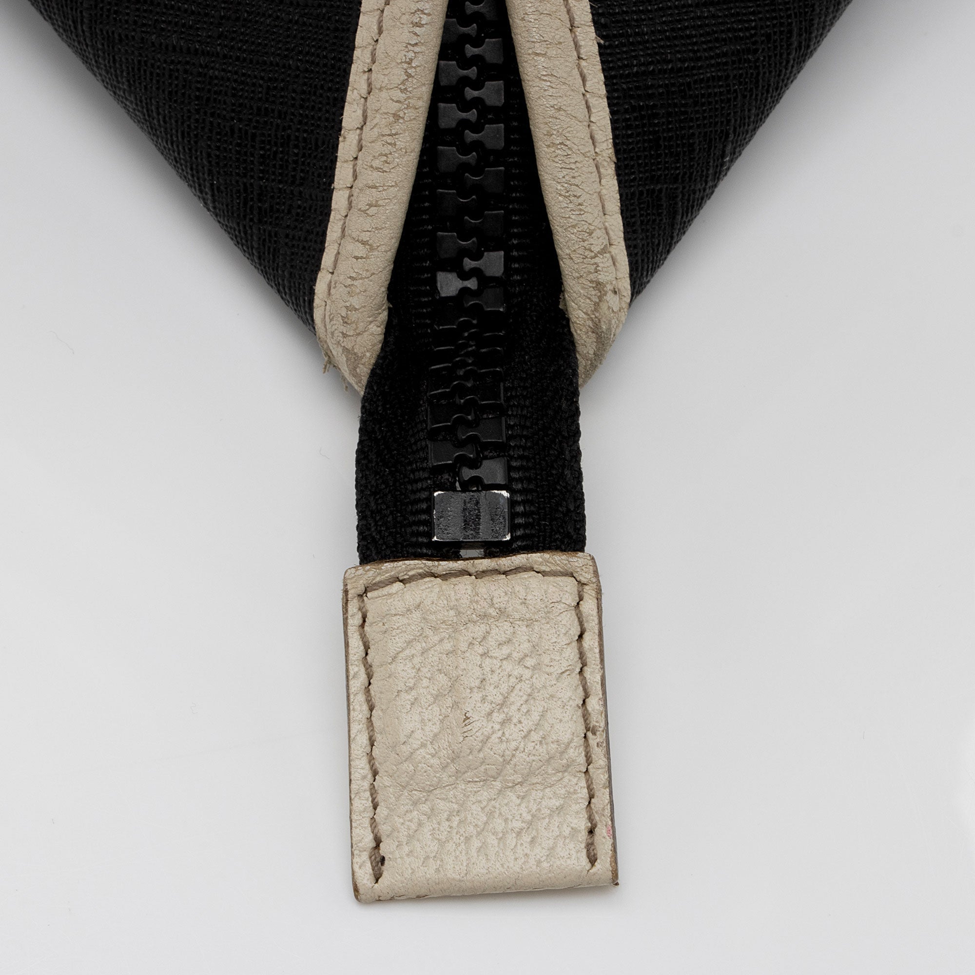 Gucci PVC Logo XL Shopper Tote (SHF-AJvk6R)