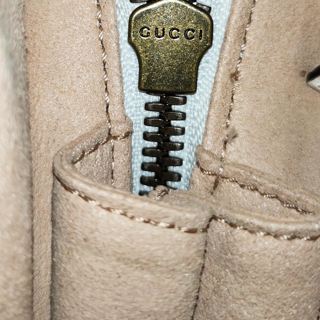 Gucci Small GG Marmont Matelasse Top Handle (SHG-puiWgw)