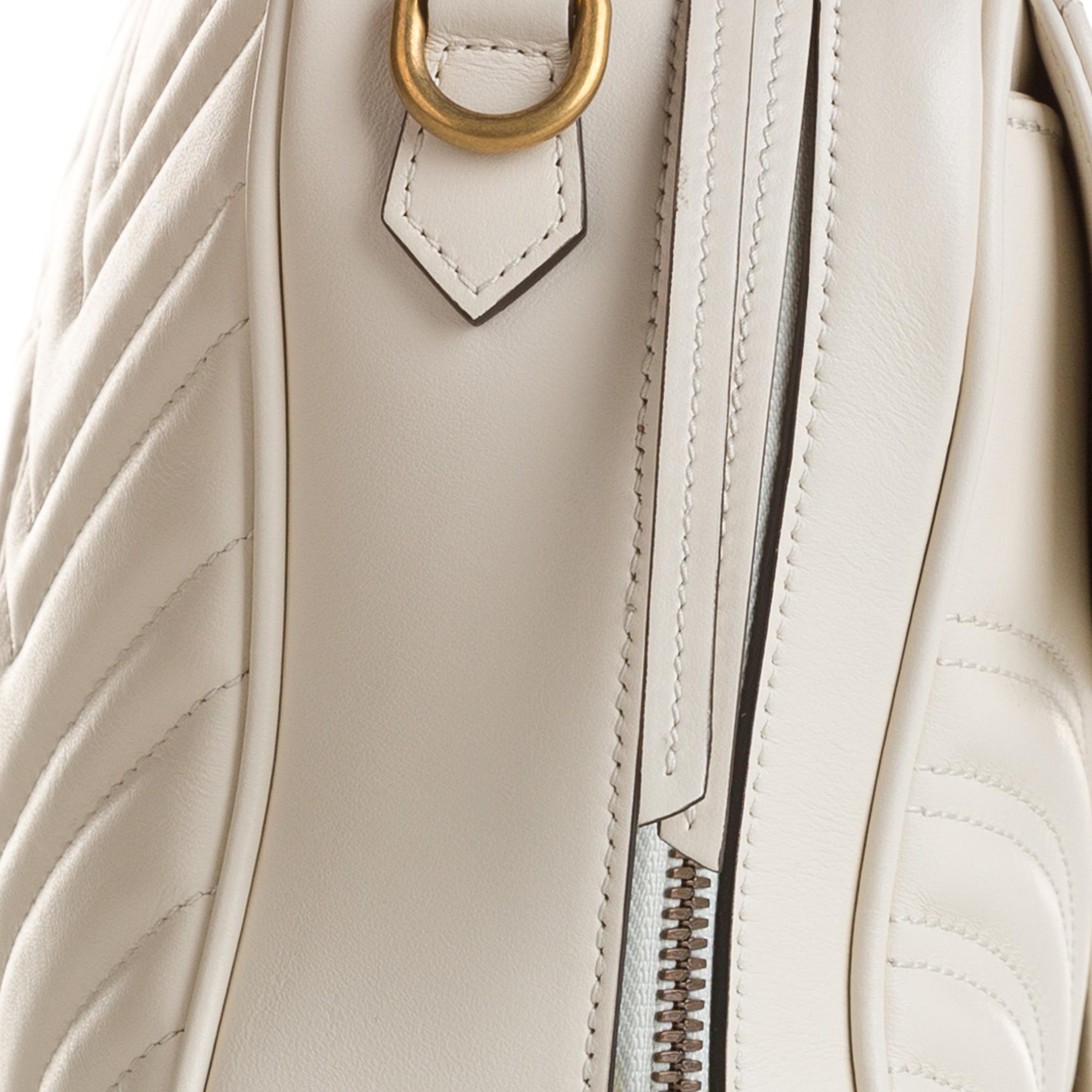 Gucci Small GG Marmont Matelasse Top Handle (SHG-puiWgw)