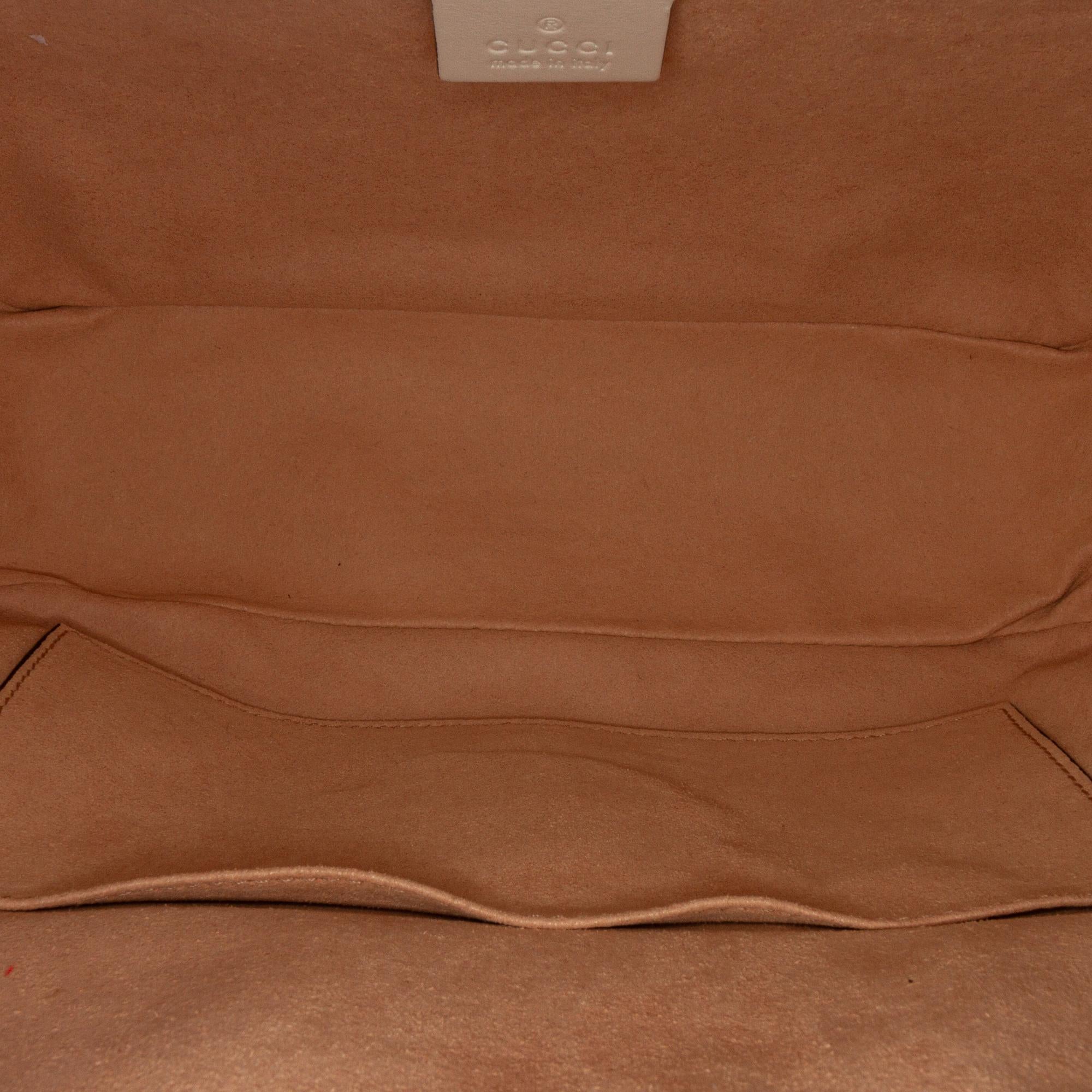 Gucci Small GG Marmont Matelasse Top Handle (SHG-puiWgw)