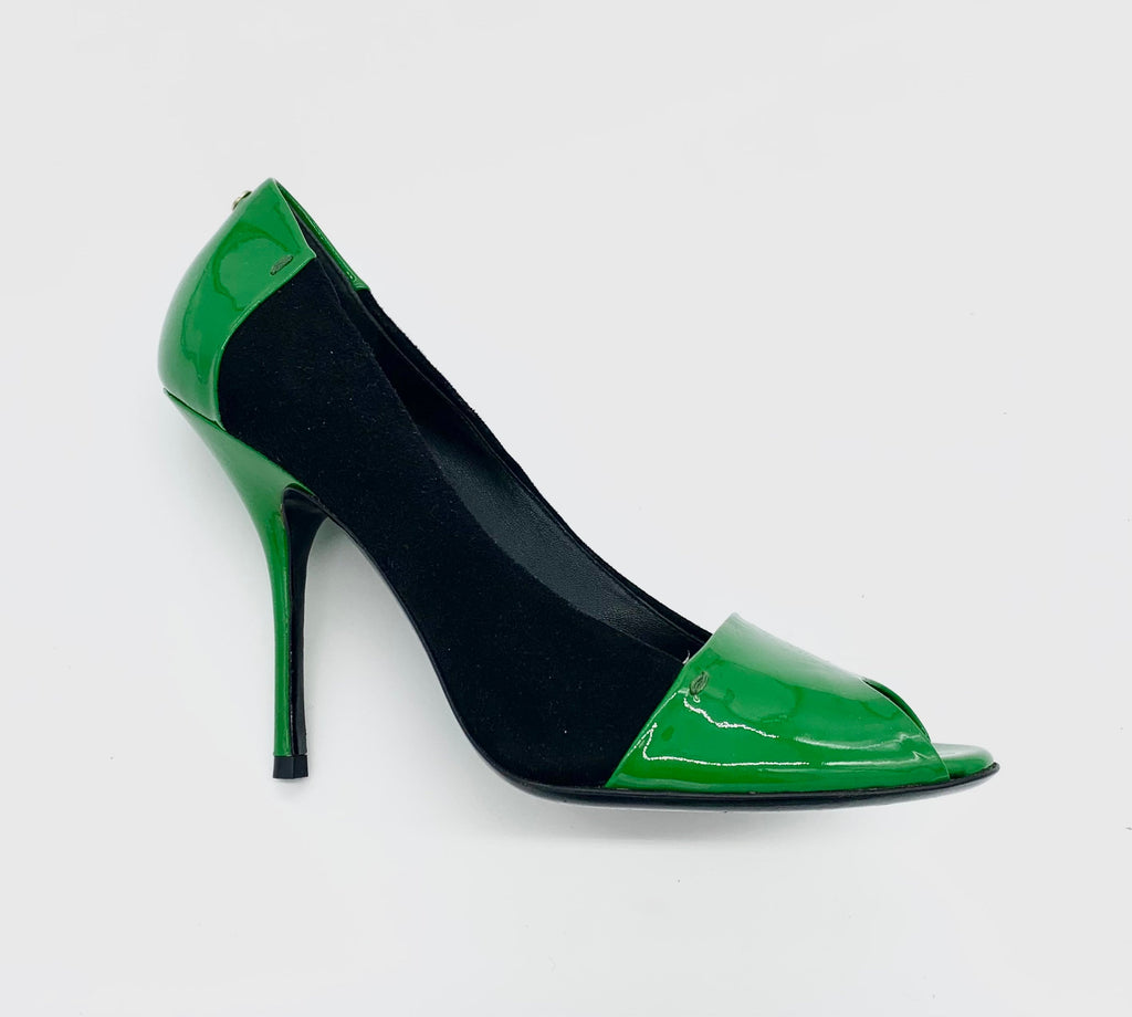 GUCCI PATENT LEATHER PEEP TOE PUMPS
