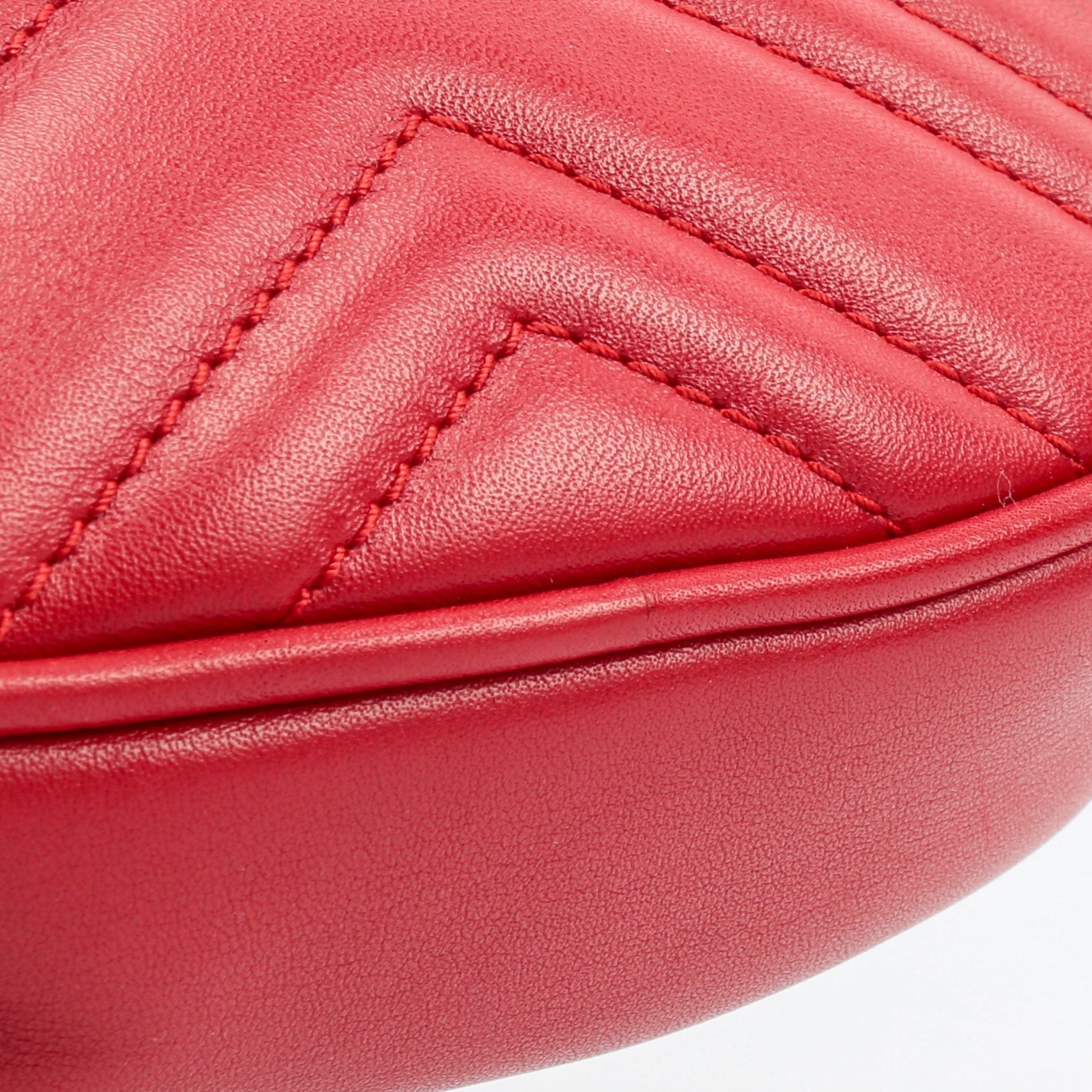GUCCI GG Marmont Belt Bag - Red