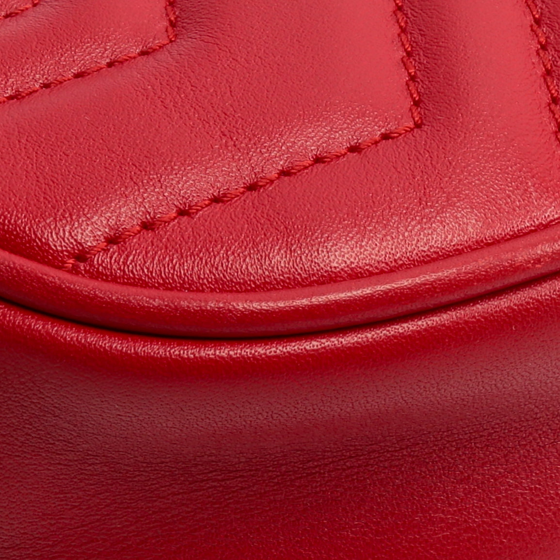 GUCCI GG Marmont Belt Bag - Red
