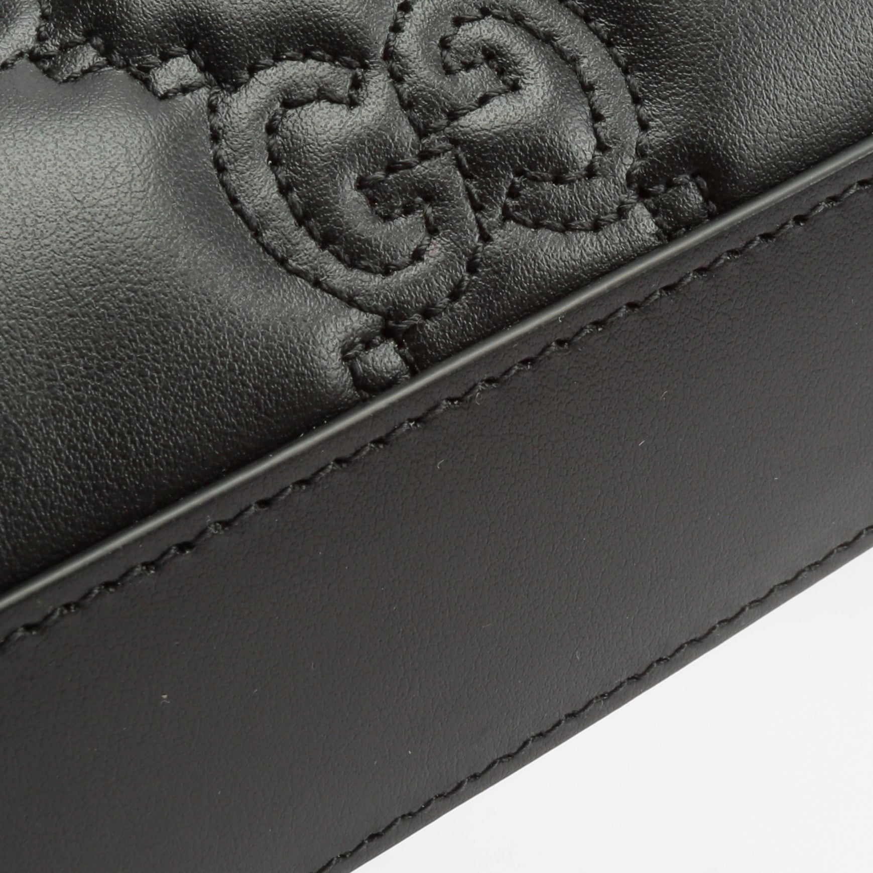 GUCCI GG Matelassé Small Clutch On Chain-Black