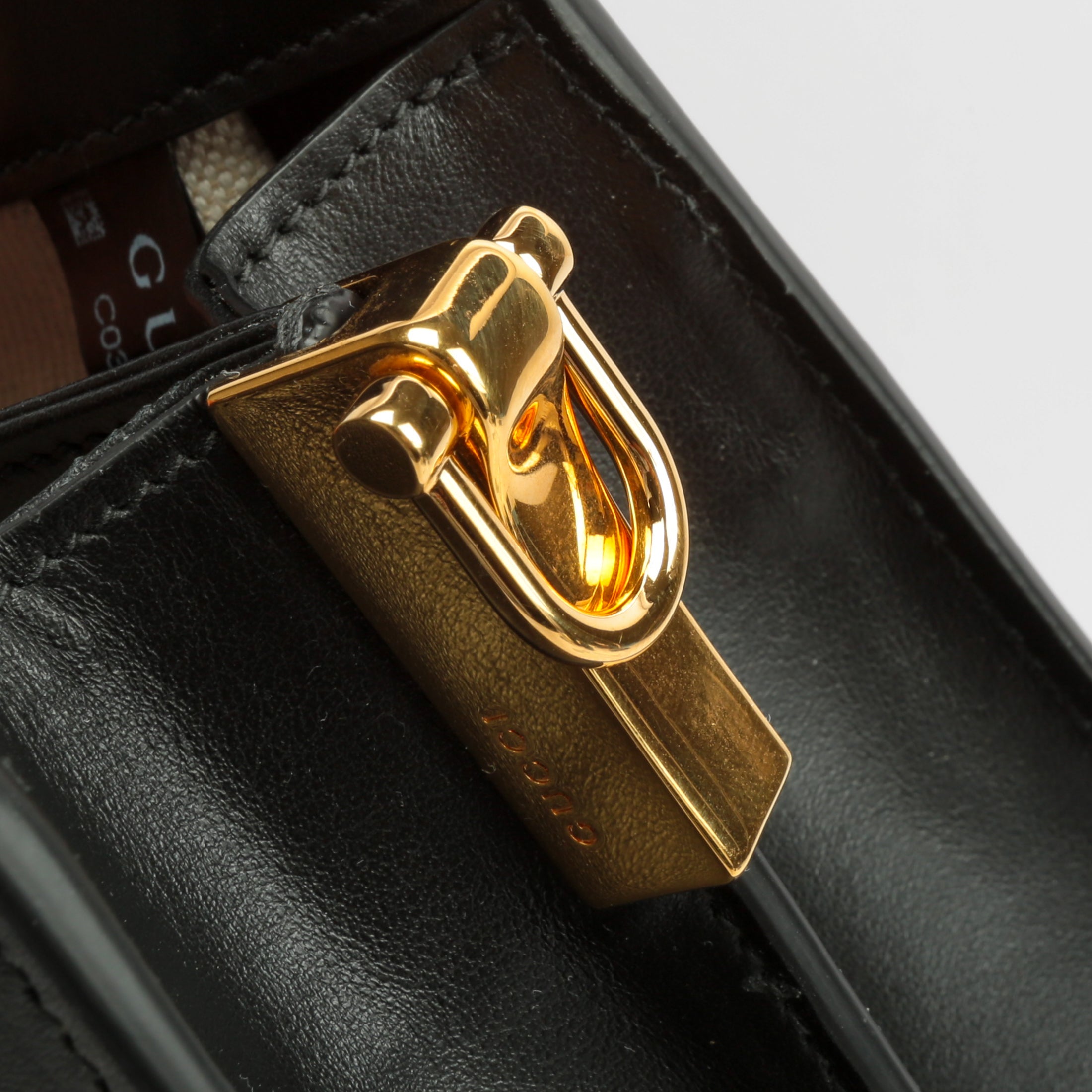GUCCI GG Matelassé Small Clutch On Chain-Black