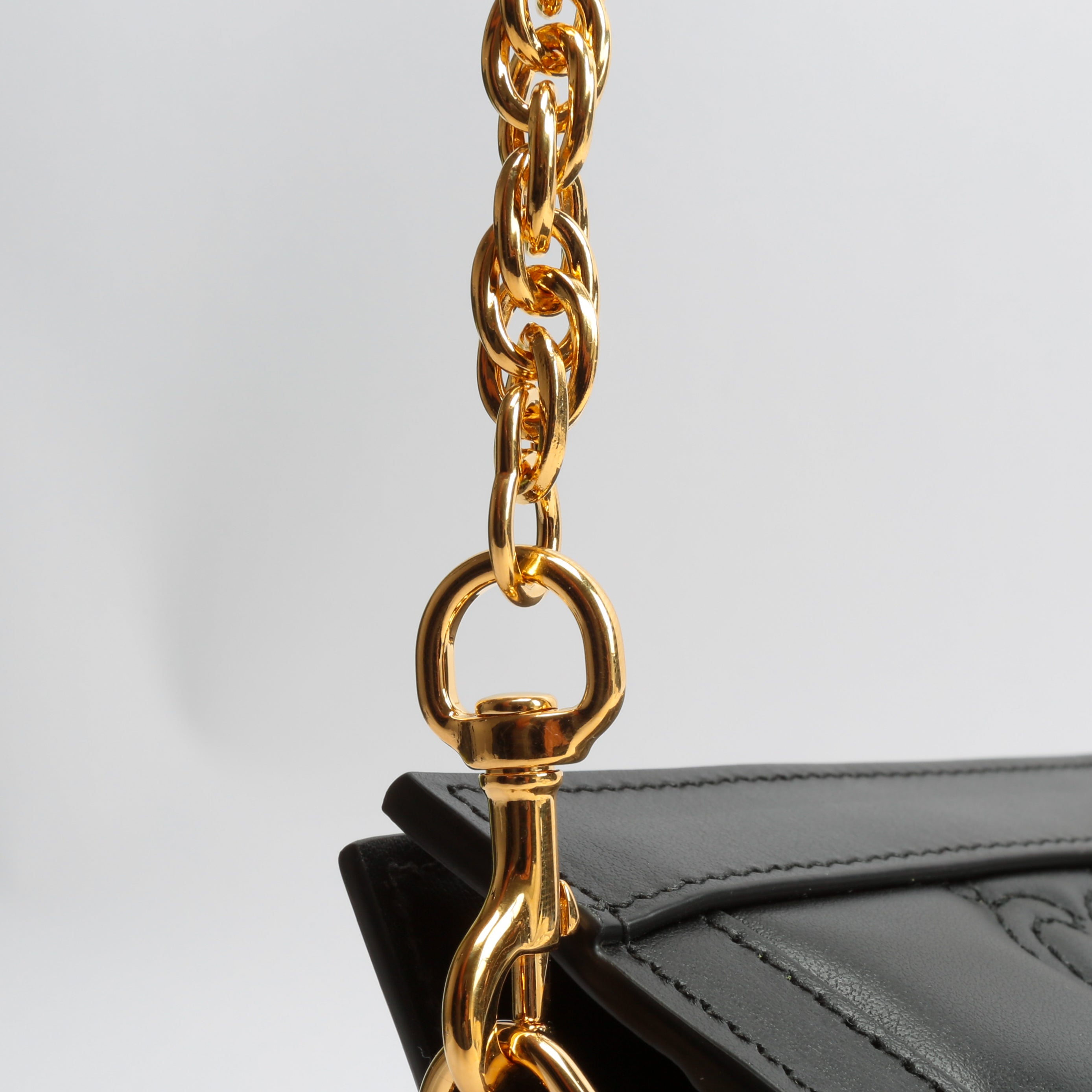 GUCCI GG Matelassé Small Clutch On Chain-Black