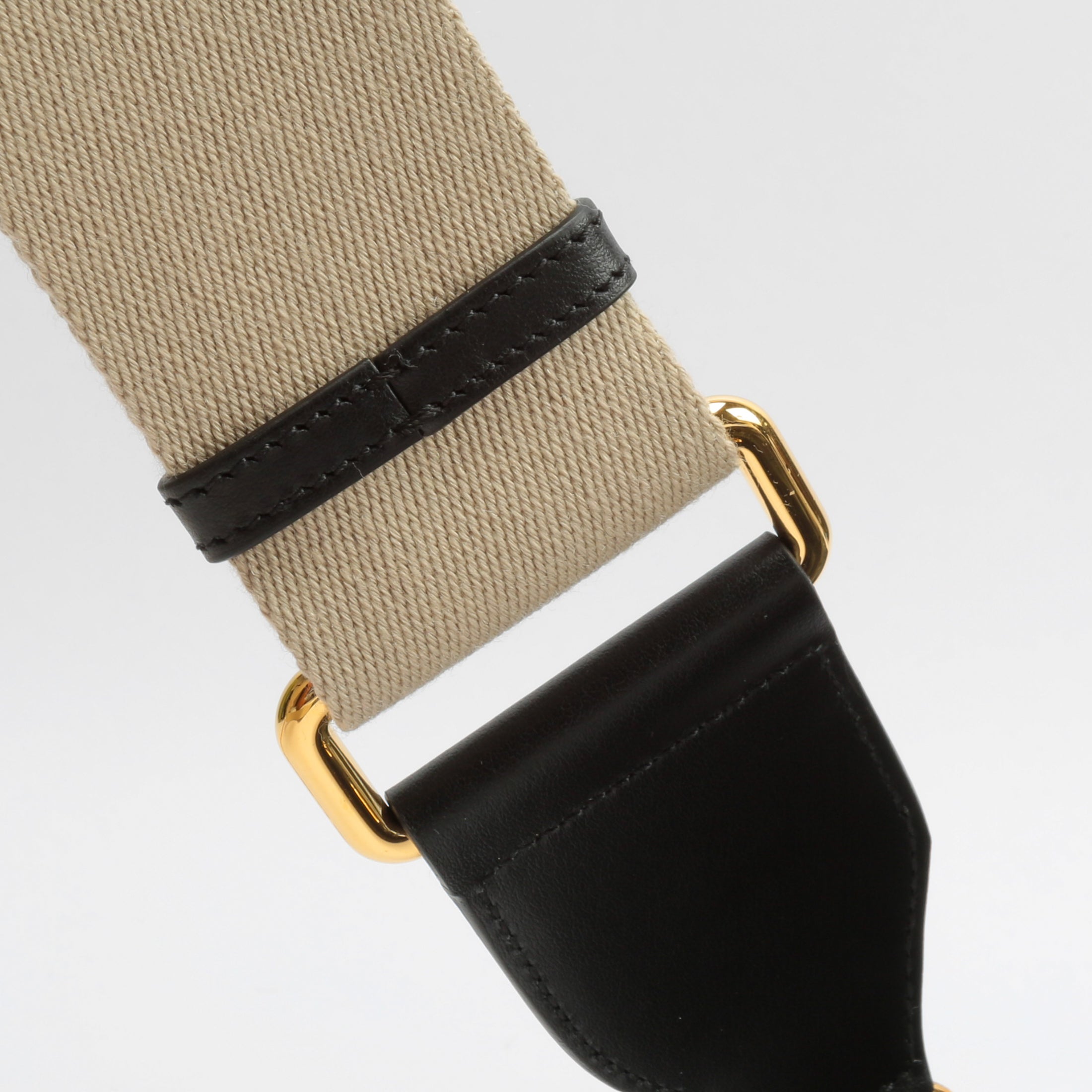 GUCCI GG Matelassé Small Clutch On Chain-Black