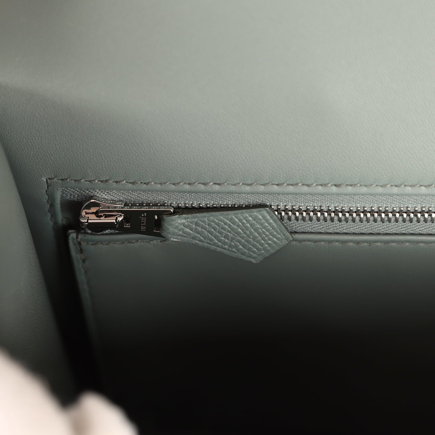 Hermes Constance 1-24 Vert Amande Epsom Palladium Hardware