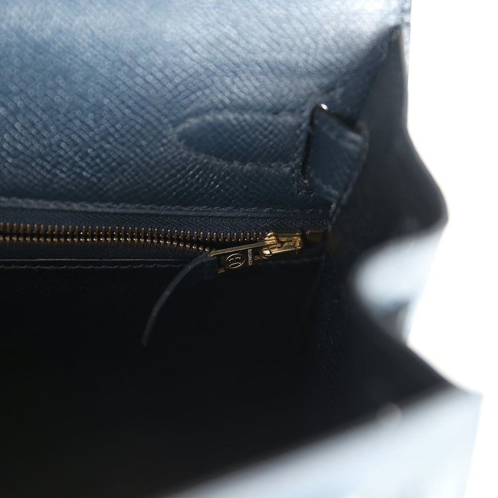 New Hermes Kelly Sellier 28 Bleu Marine Courchevel and Ecru Crinoline Gold Hardware