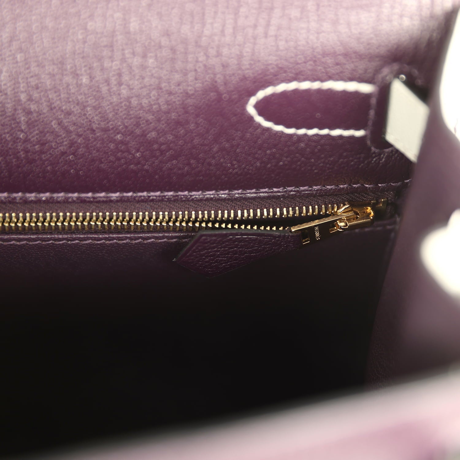 Pre-owned Hermes Special Order (HSS) Kelly Sellier 28 Raisin and Gris Perle Chevre Brushed Gold Hardware
