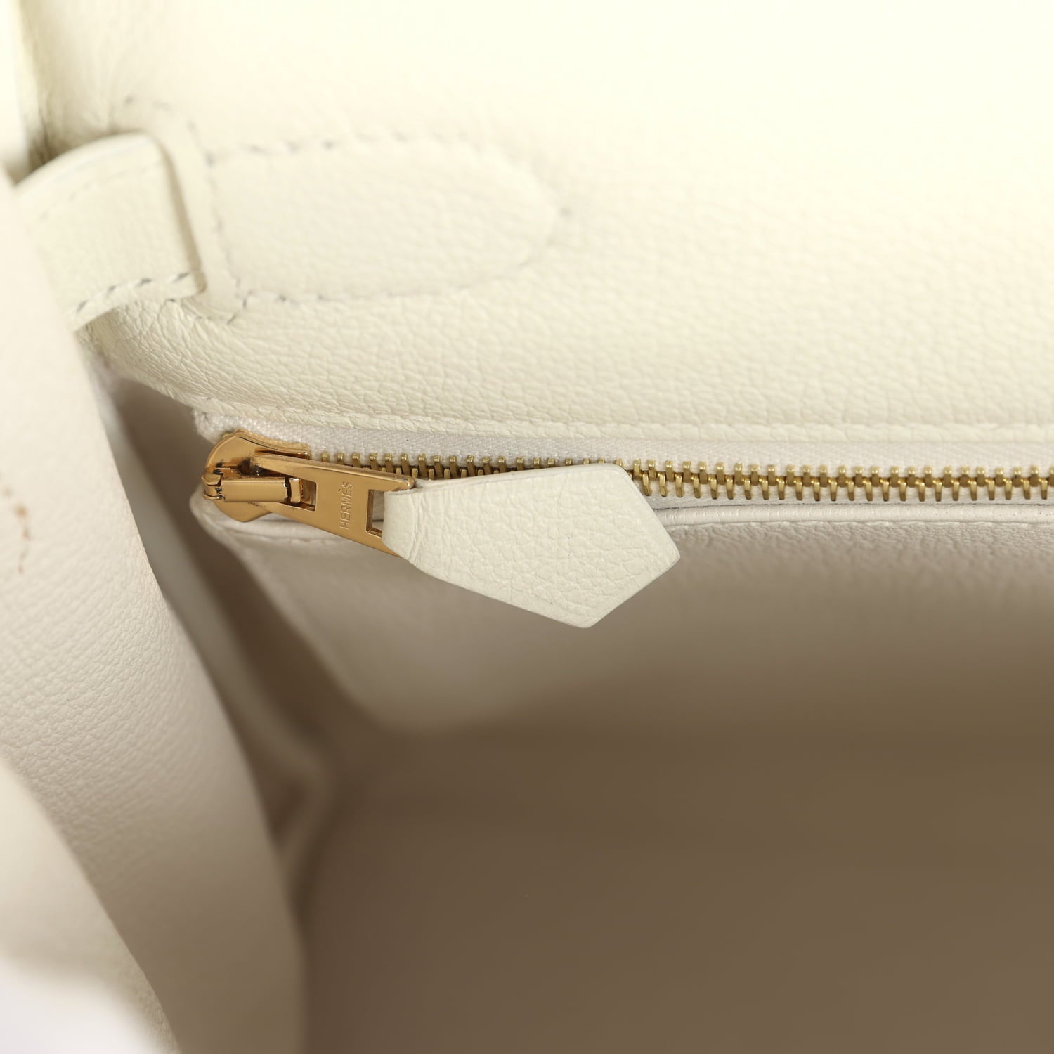 Pre-owned Hermes Kelly Retourne 28 White Evercolor Gold Hardware