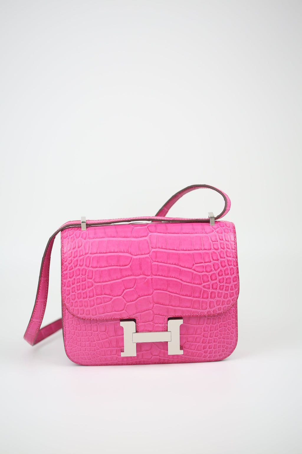 HERMÈSAlligator Constance 18 Rose Tyrien