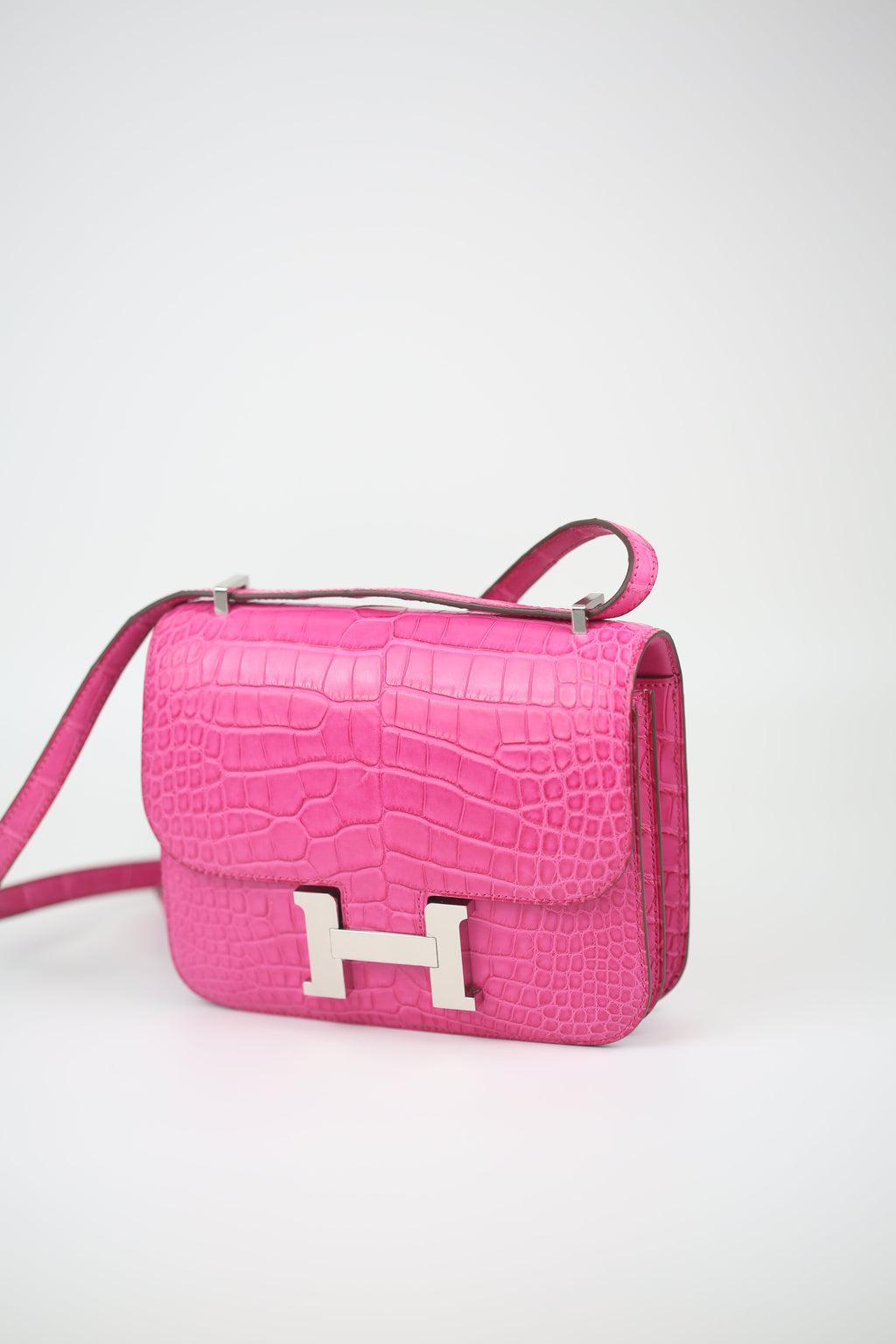 HERMÈSAlligator Constance 18 Rose Tyrien