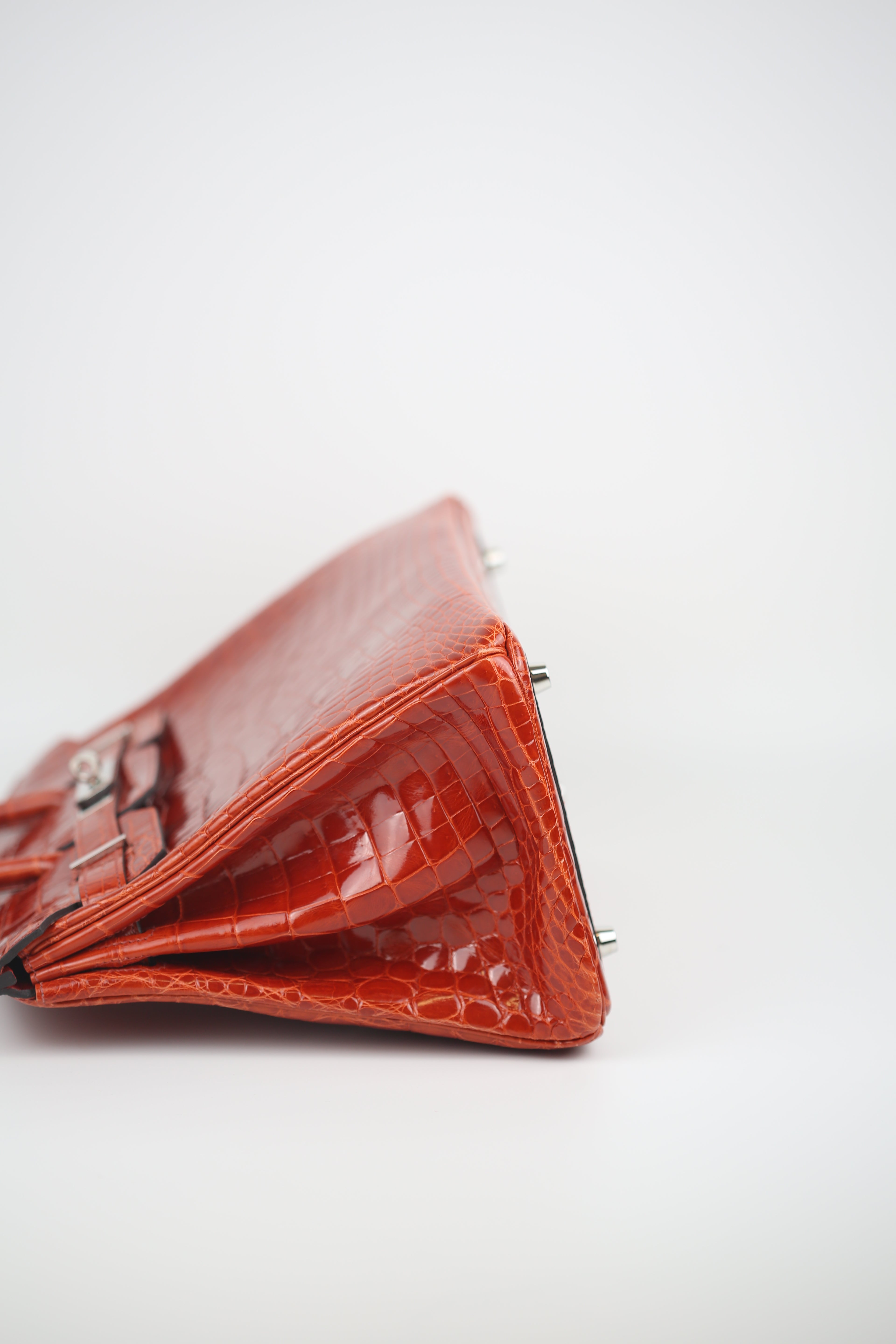 HERMÈS Niloticus Crocodile Birkin 30 Red