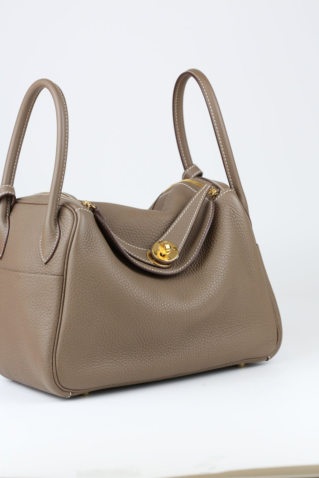 HERMÈS Lindy 26 Etoupe