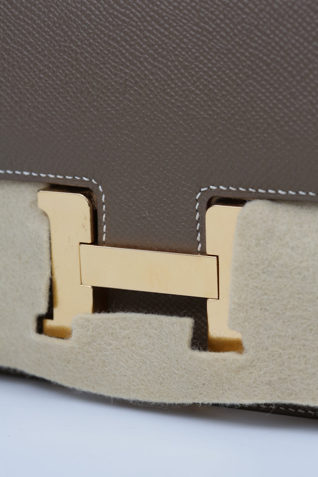 HERMÈS Constance Etoupe Gold