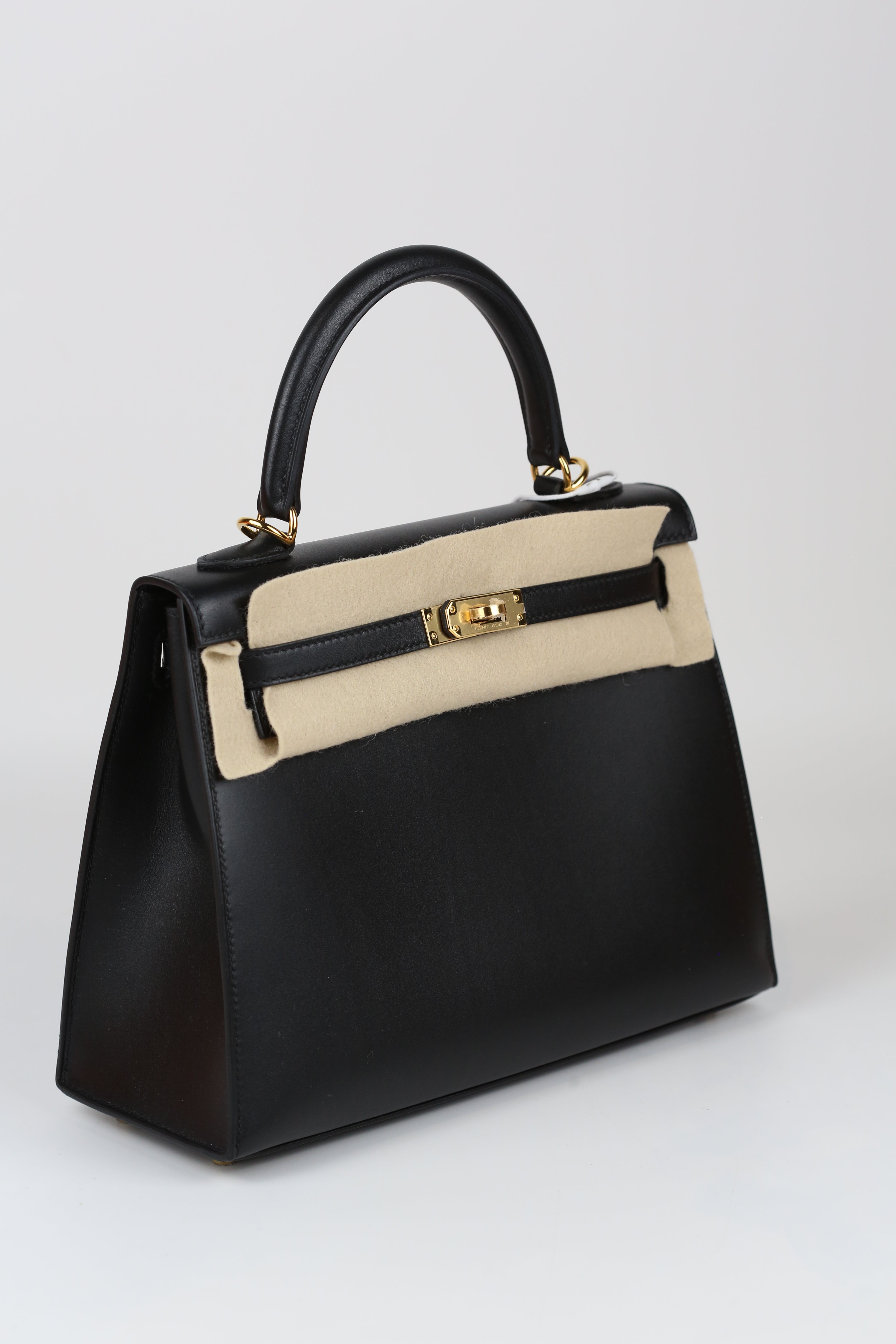 HERMÈS Kelly 25 Noir Tadelakt
