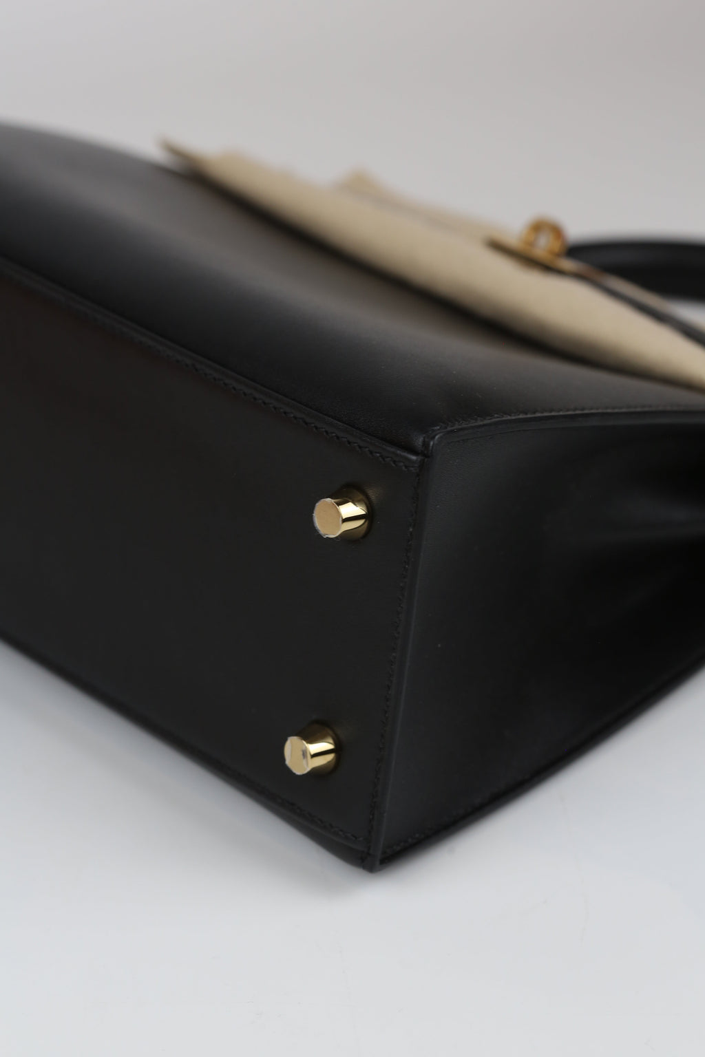 HERMÈS Kelly 25 Noir Tadelakt