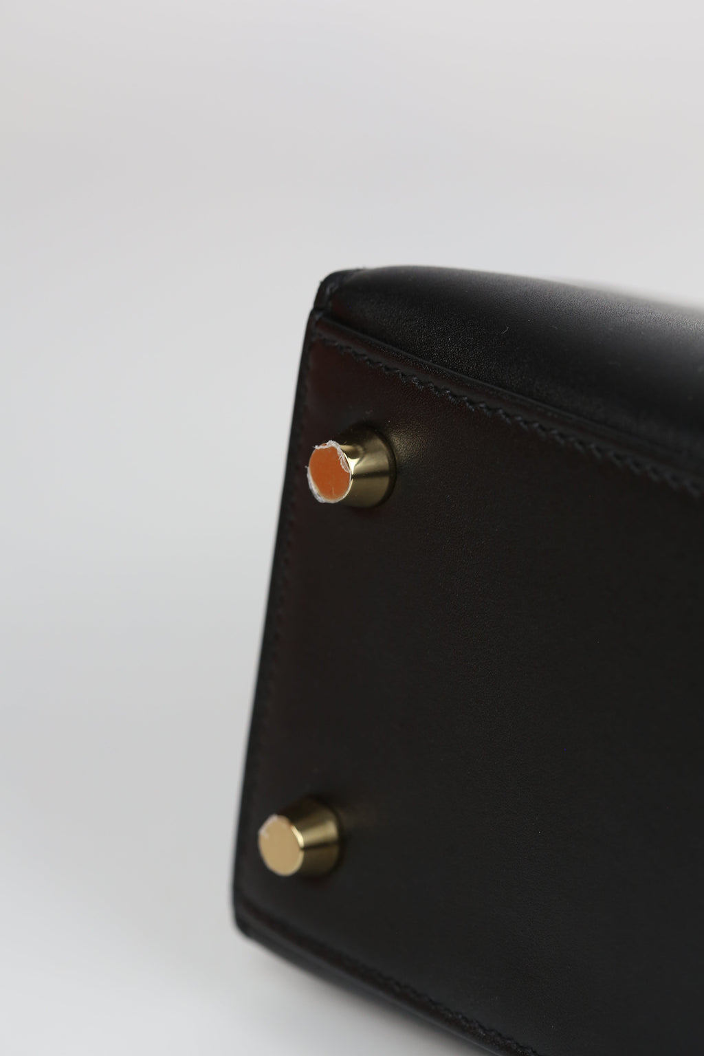 HERMÈS Kelly 25 Noir Gold Tadelakt