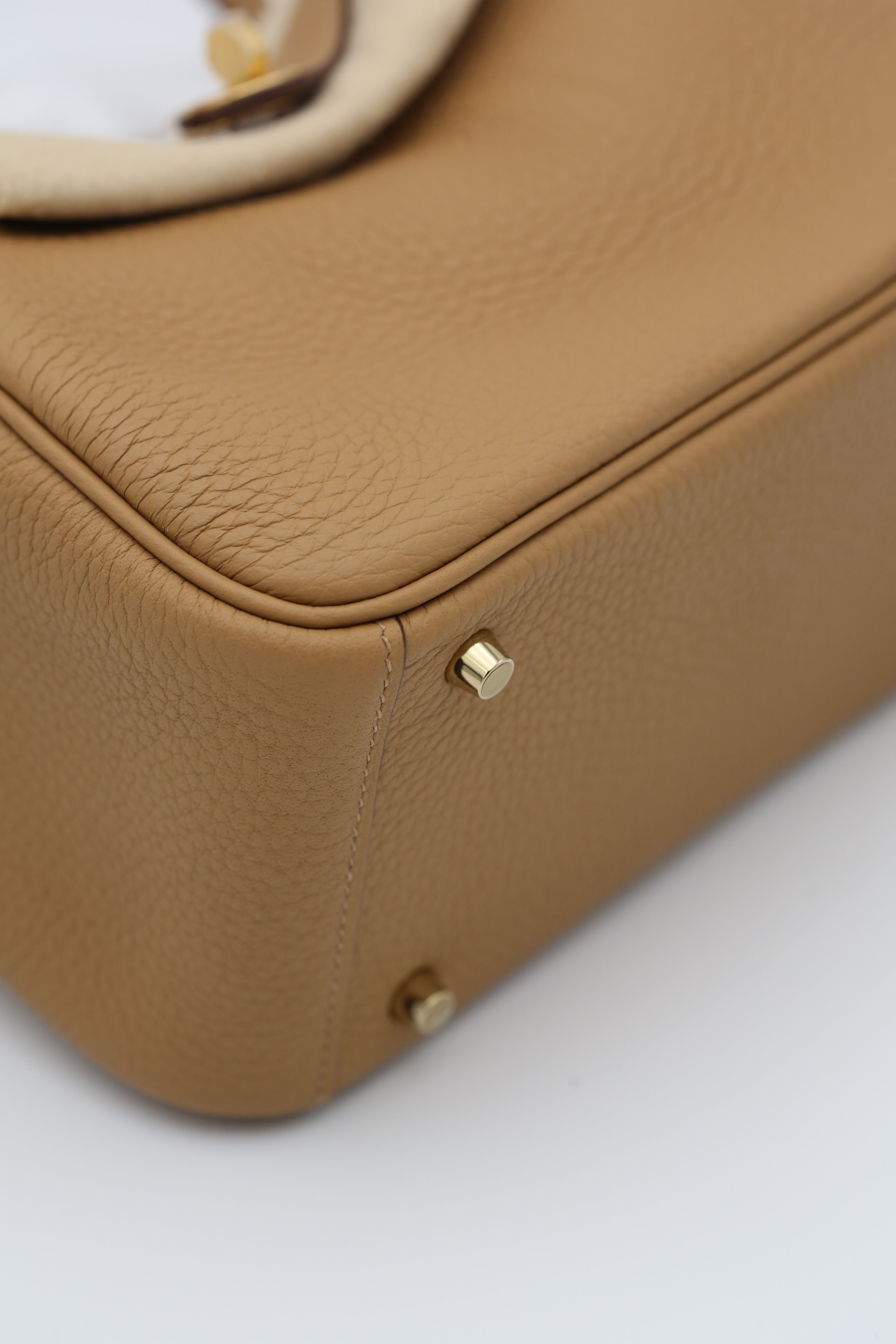 HERMÈS Mini Lindy Biscuit Gold