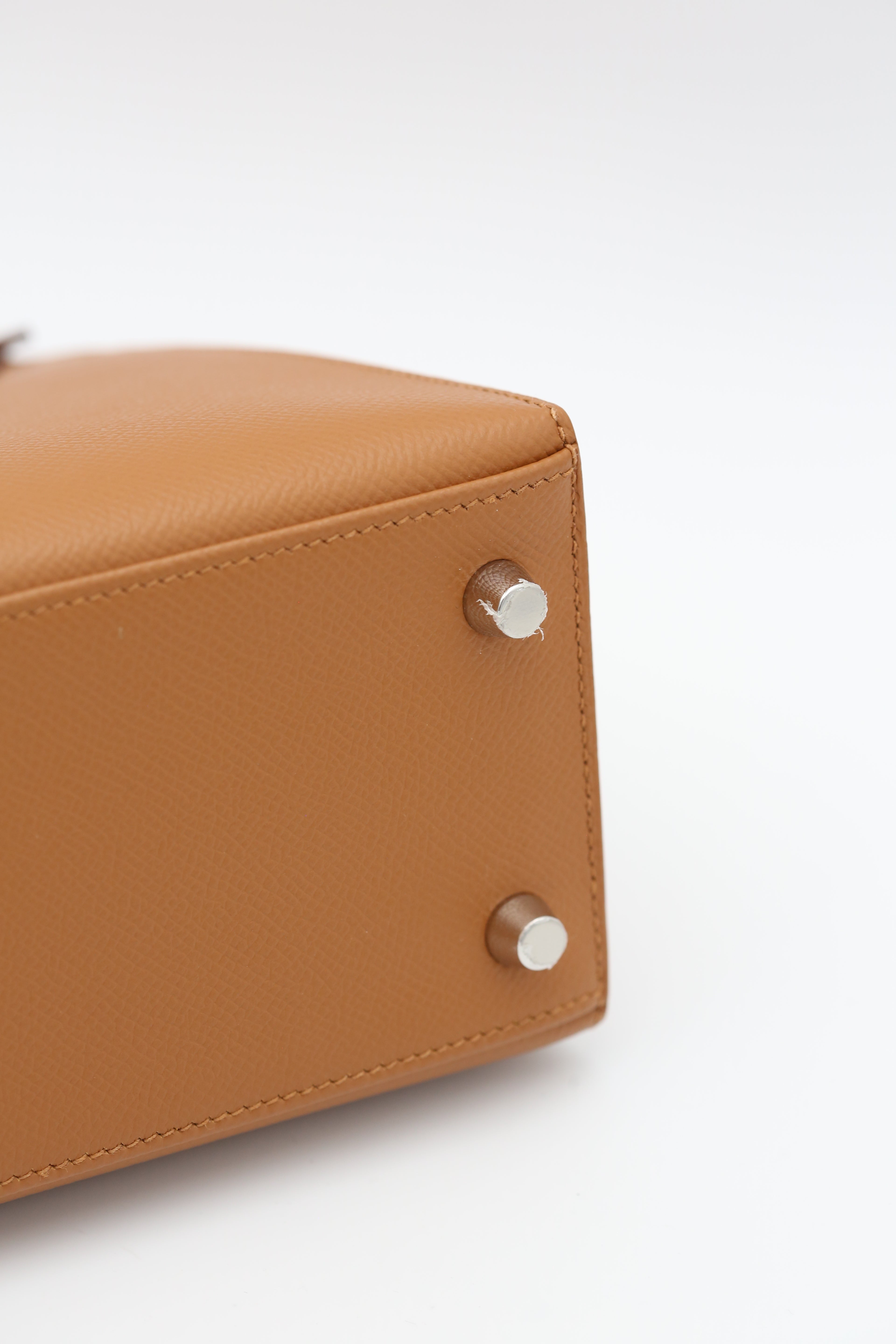 HERMÈS Kelly 25 Epsom Gold