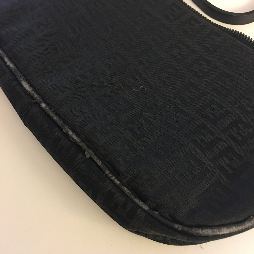 FENDI Shoulder Bag in Black Fabric