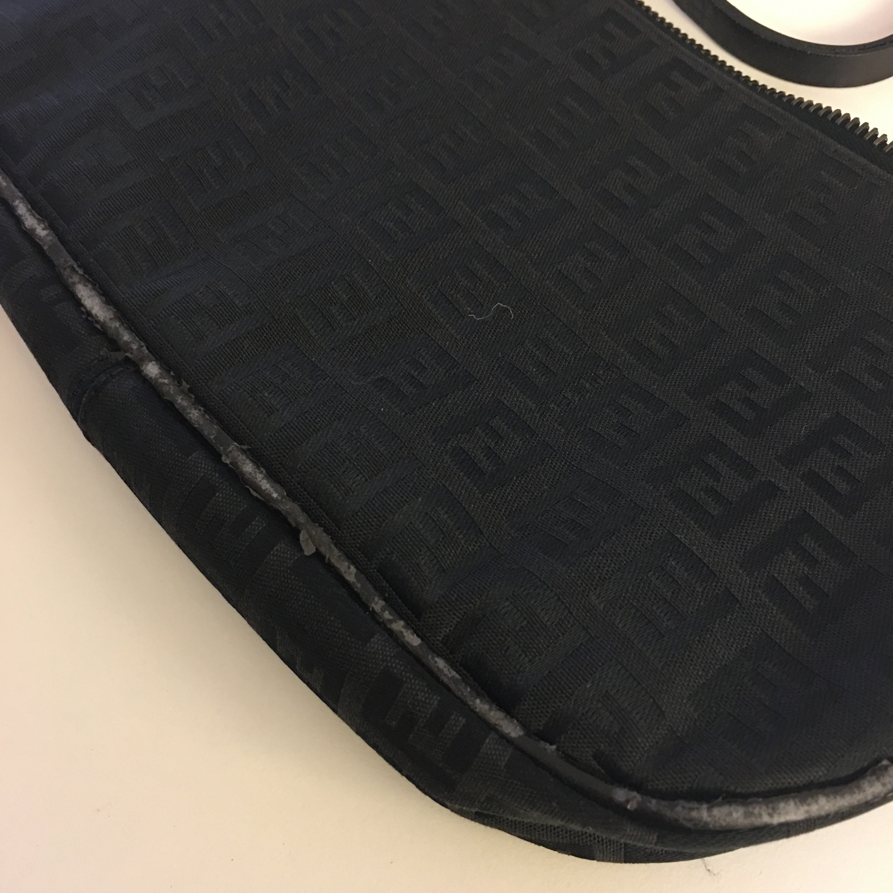 FENDI Shoulder Bag in Black Fabric