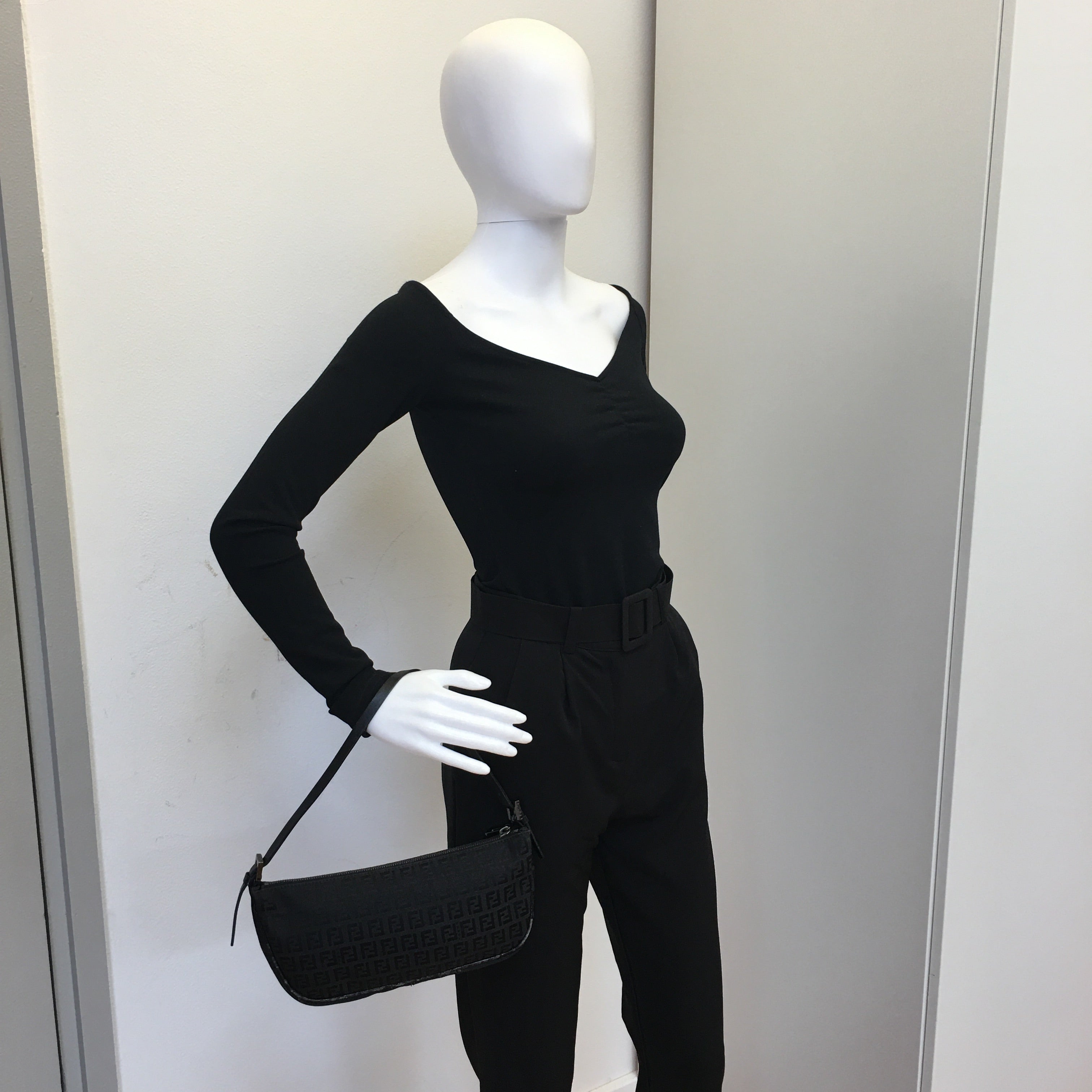 FENDI Shoulder Bag in Black Fabric