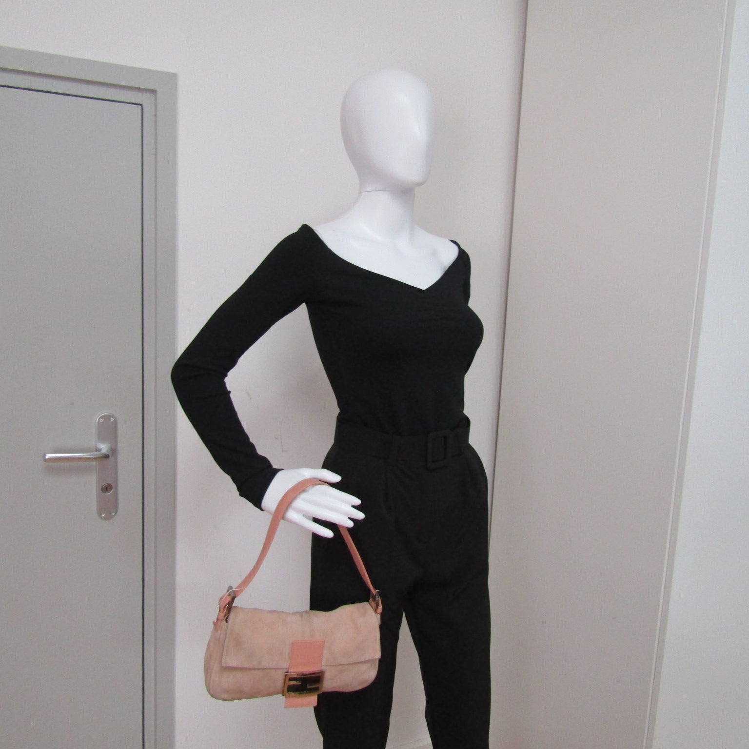 FENDI Baguette Shoulder Bag in Pink Suede