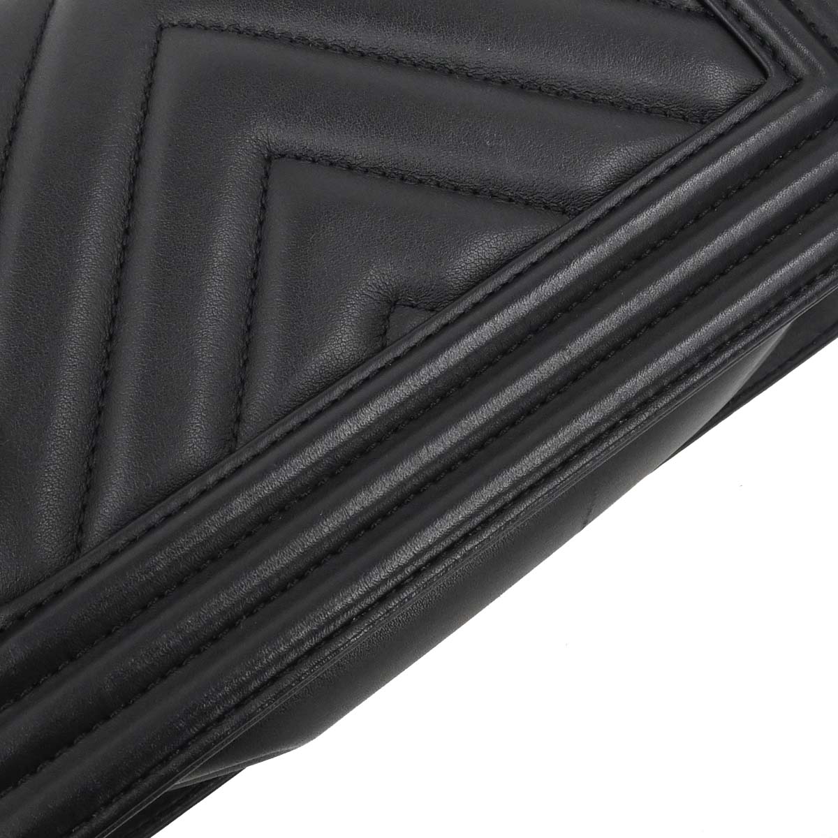 Boy Chanel 2018 Black Lambskin Chevron Small Chain Shoulder Bag