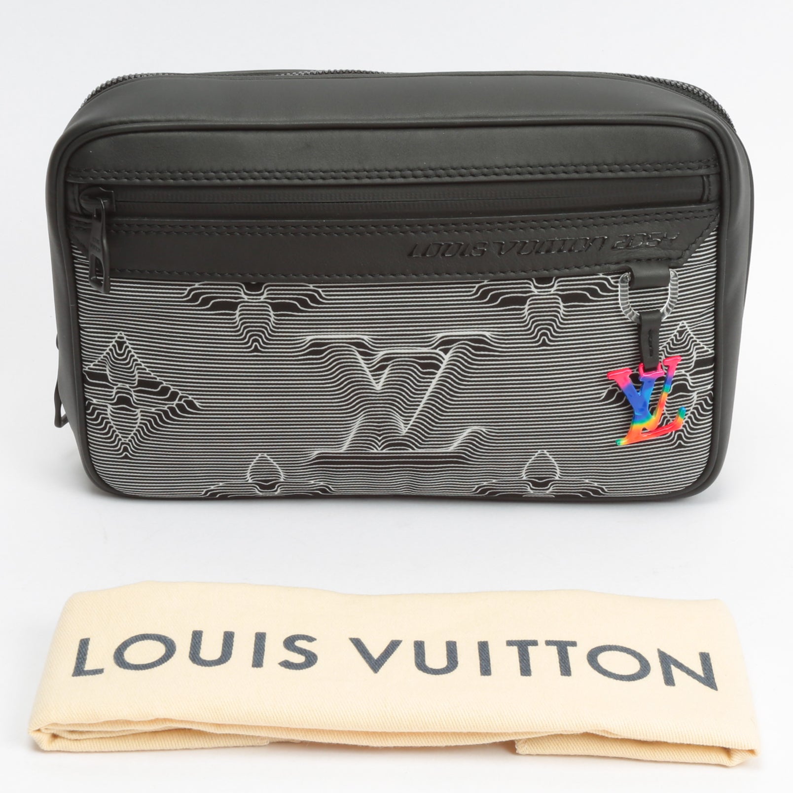 LOUIS VUITTON Limited Edition Expandable 2054 Messenger Bag