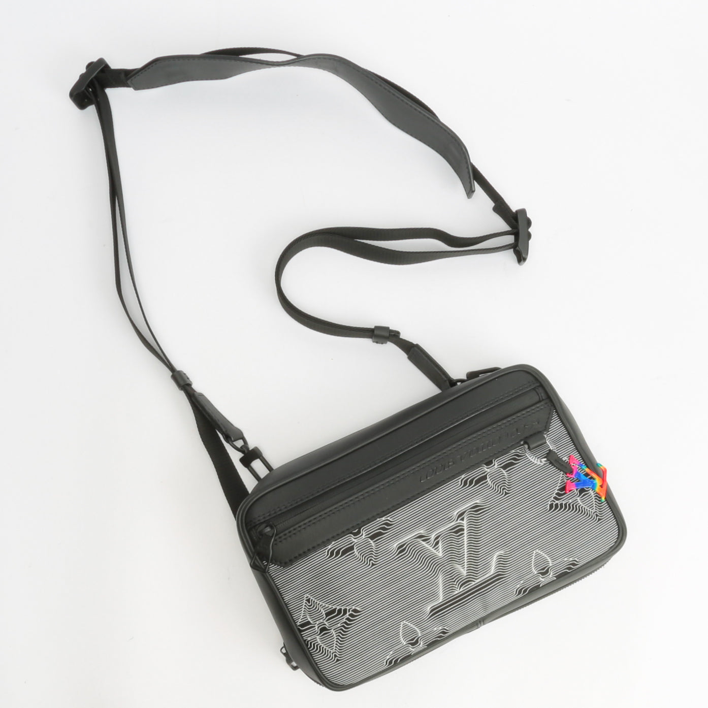 LOUIS VUITTON Limited Edition Expandable 2054 Messenger Bag