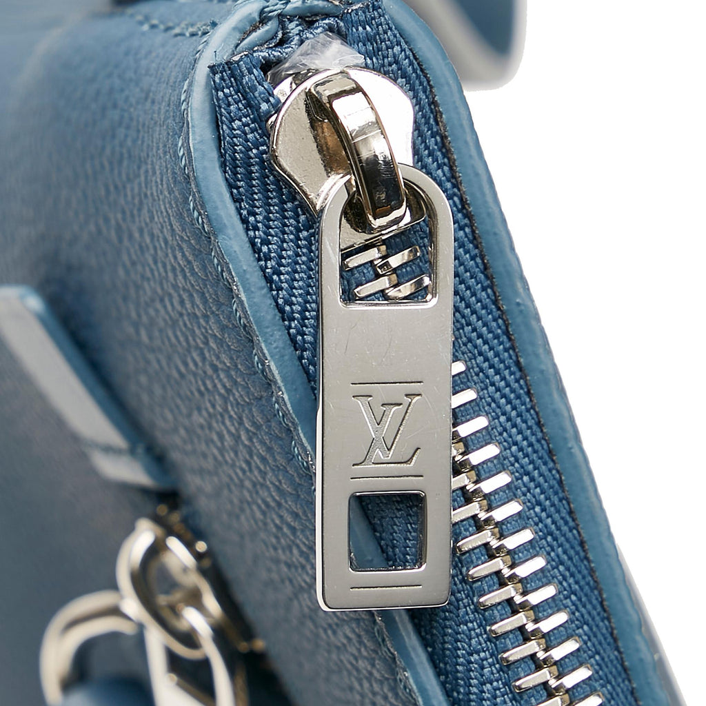 Louis Vuitton Aerogram Takeoff Pouch (SHG-LRD3bY)