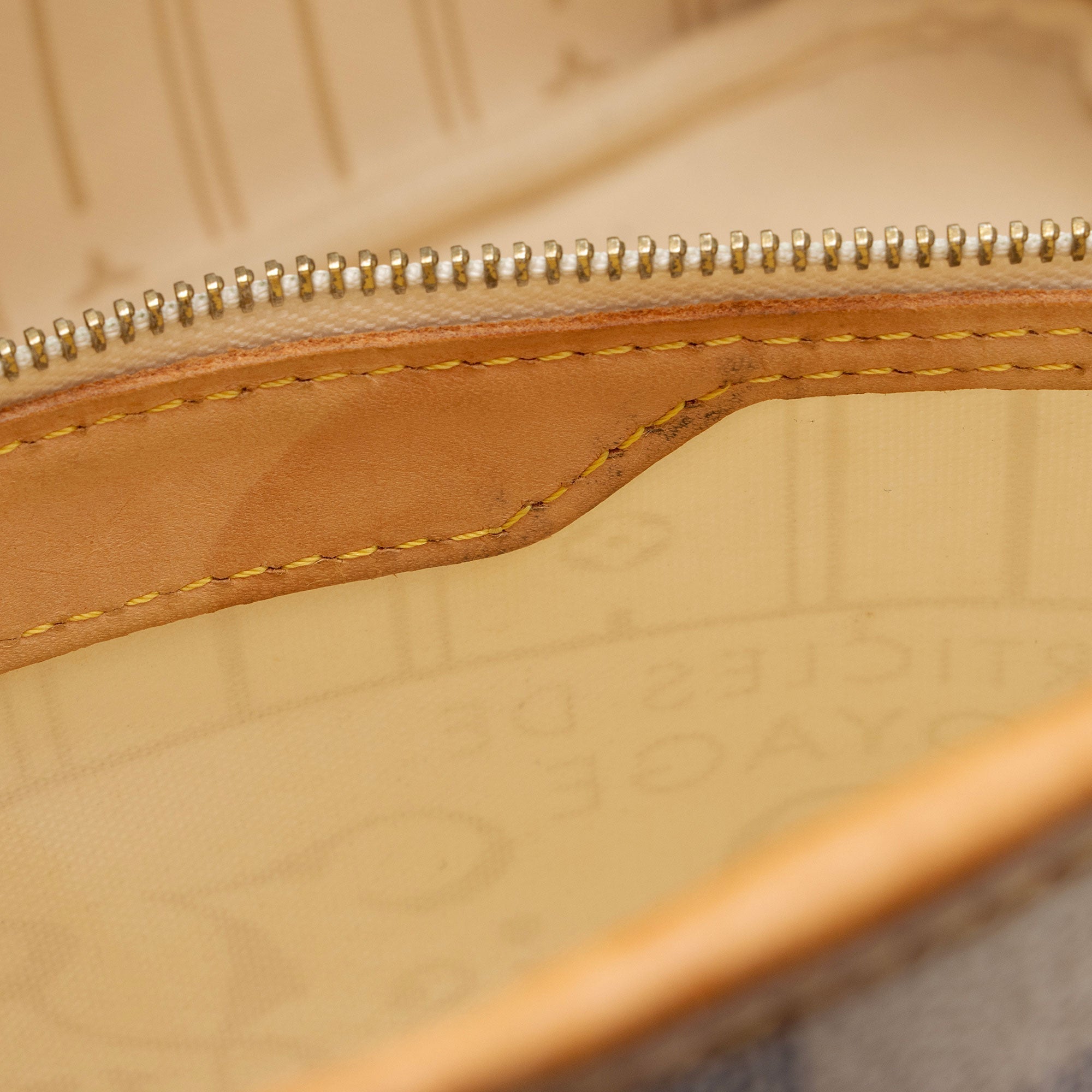 Louis Vuitton Damier Azur Neverfull MM Tote (SHF-VT8izz)