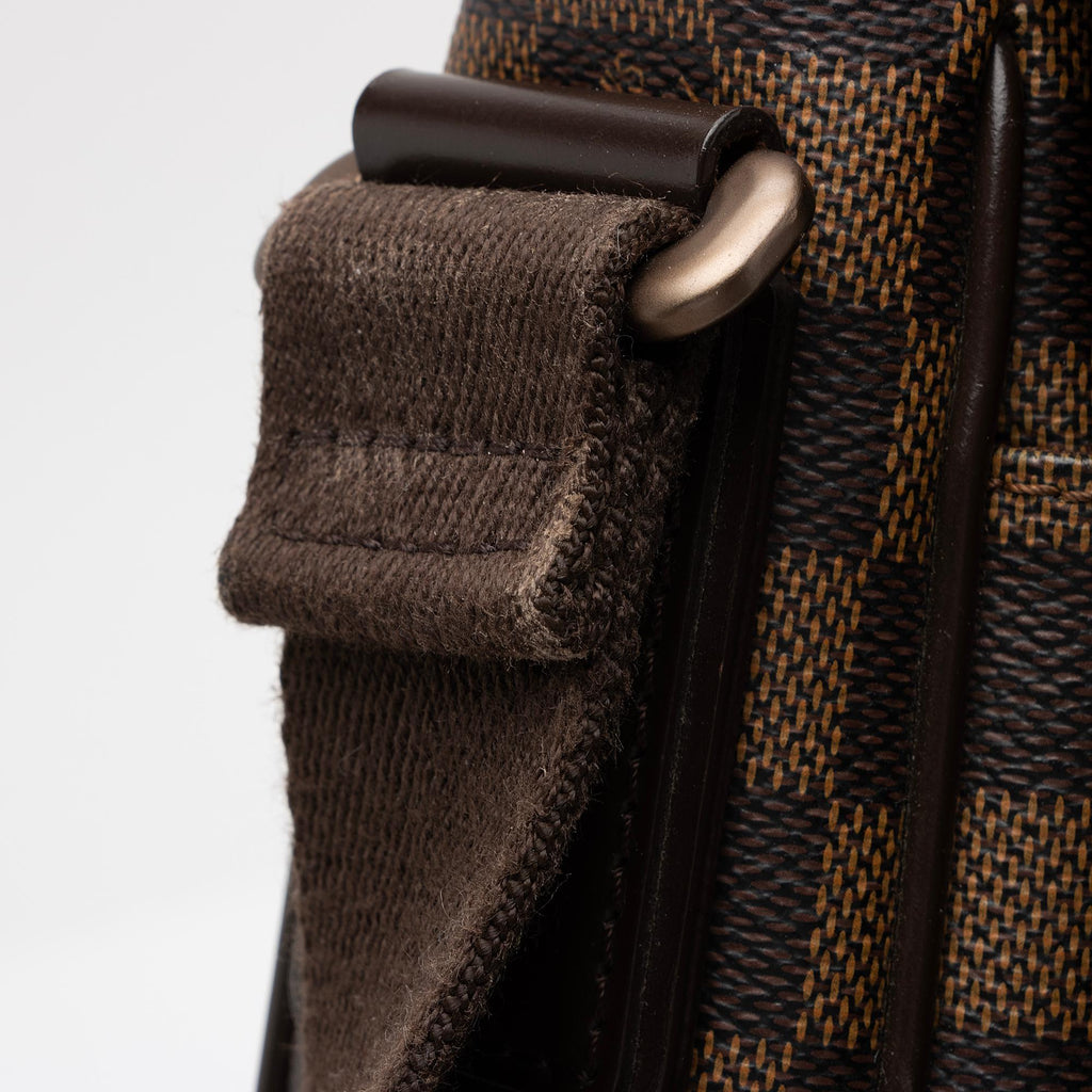 Louis Vuitton Damier Ebene District MM Messenger Bag (SHF-i4IBEL)