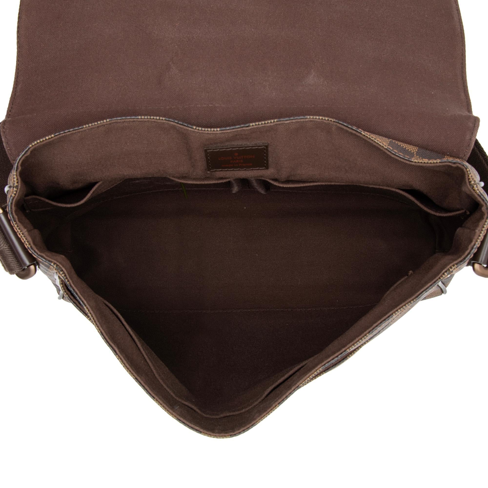 Louis Vuitton Damier Ebene District MM Messenger Bag (SHF-i4IBEL)