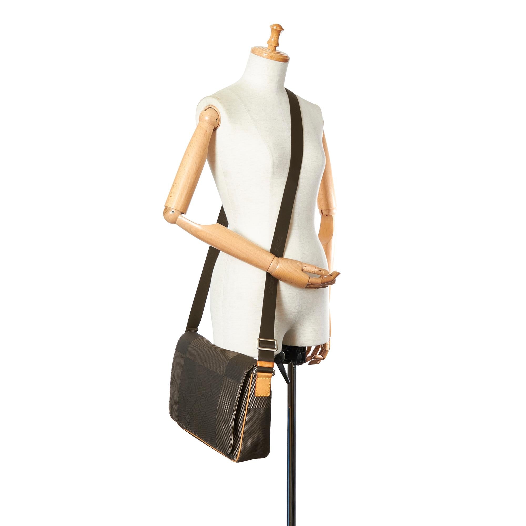 Louis Vuitton Damier Geant Terre Messenger Bag (SHG-25810)