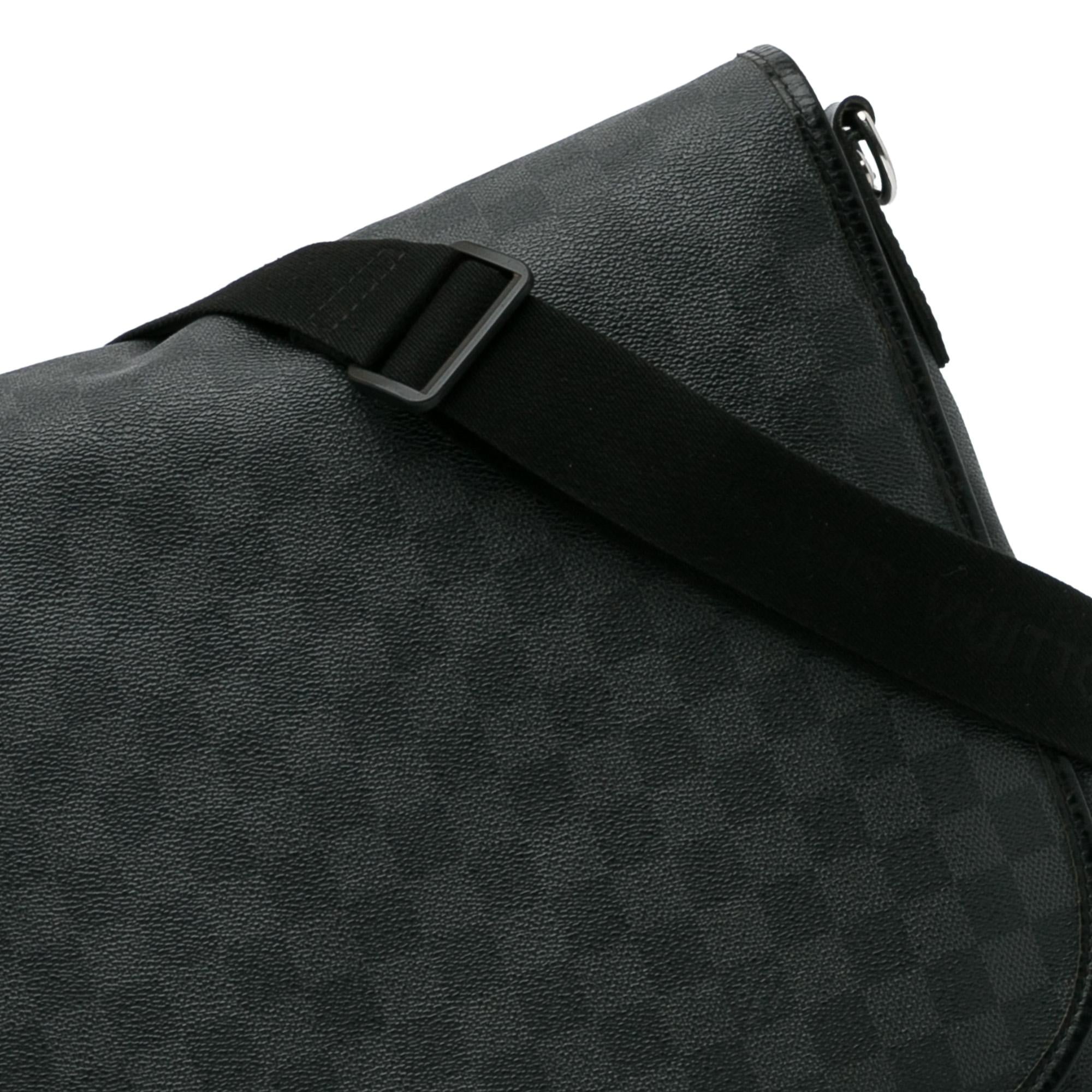 Louis Vuitton Damier Graphite Daniel GM (SHG-dCWJ3D)
