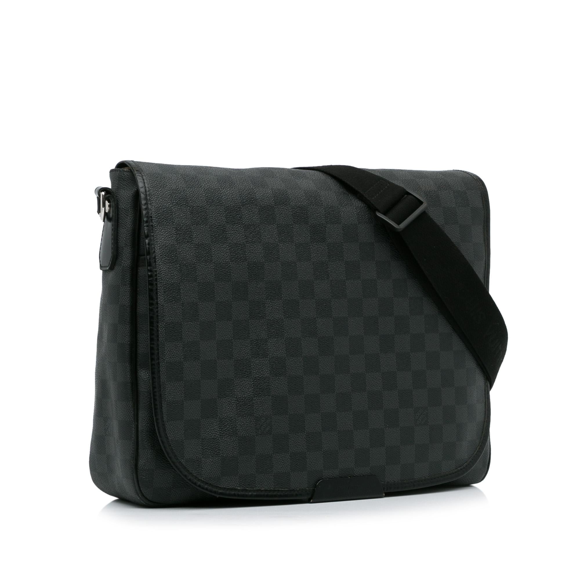 Louis Vuitton Damier Graphite Daniel GM (SHG-dCWJ3D)