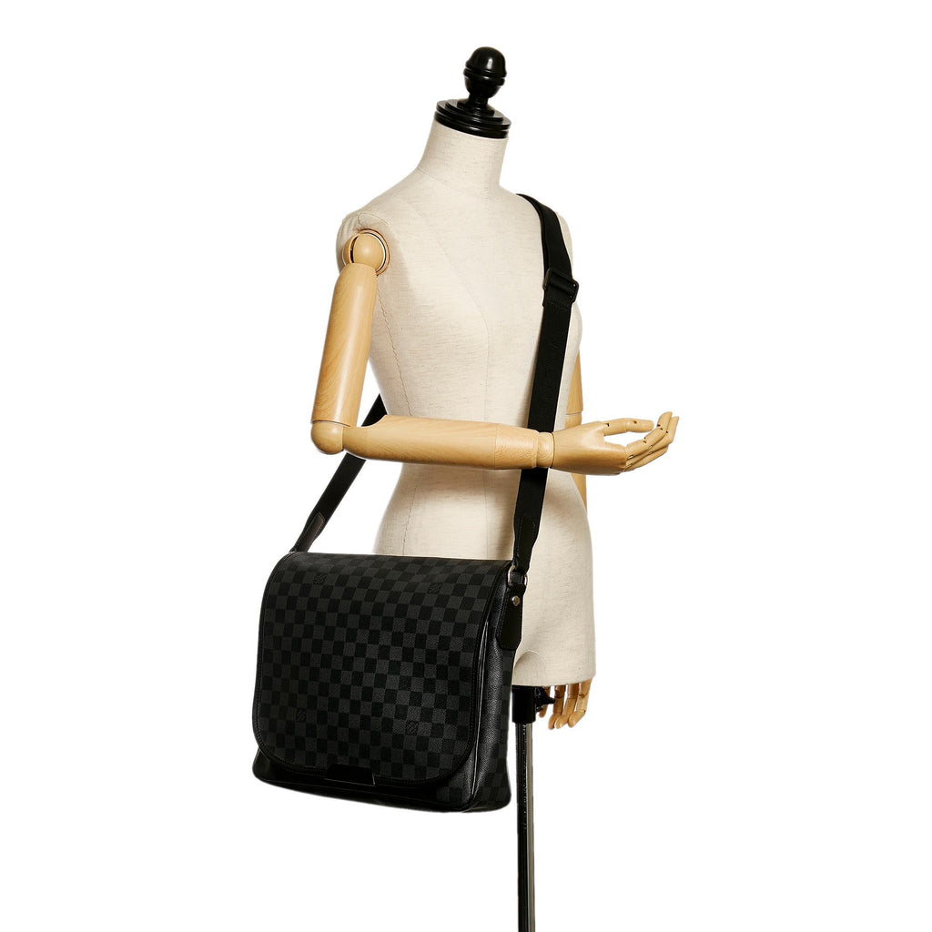 Louis Vuitton Damier Graphite Daniel MM (SHG-31379)