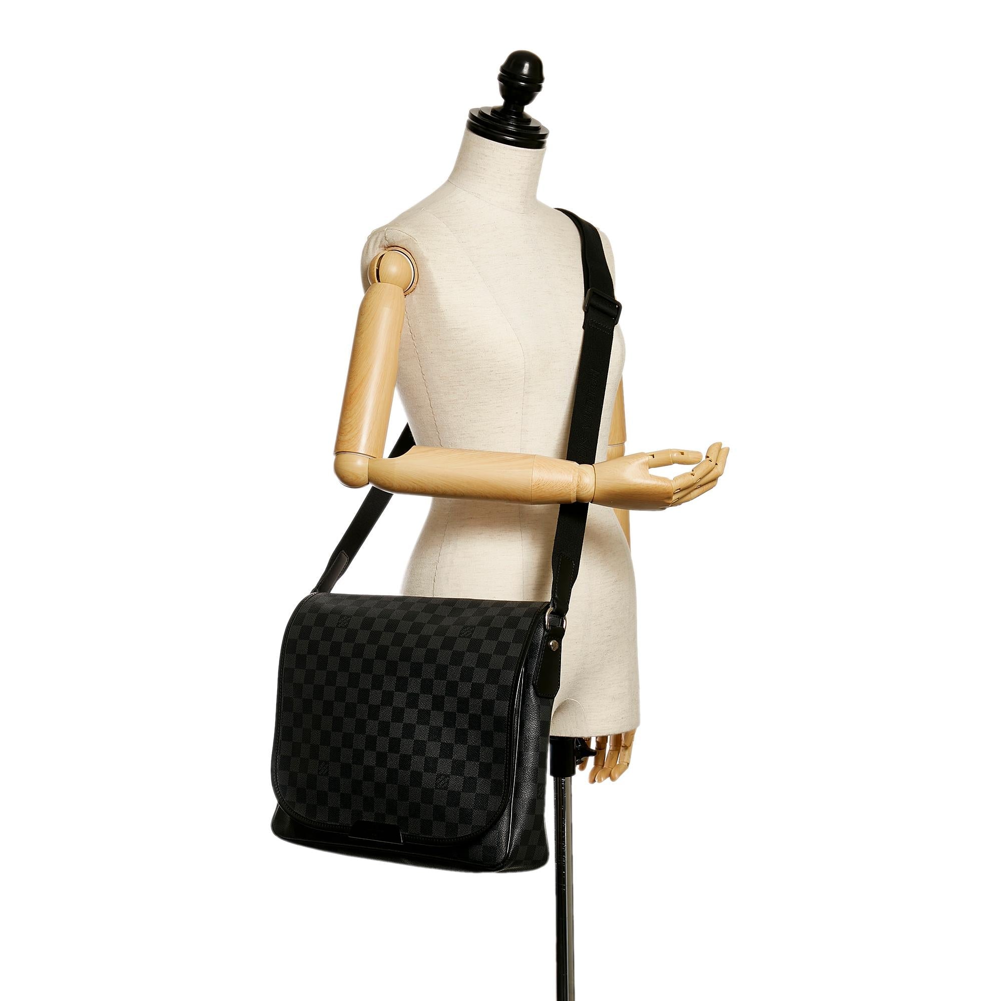 Louis Vuitton Damier Graphite Daniel MM (SHG-31379)